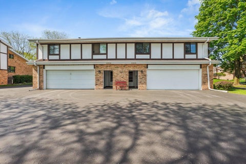 Photo of N13W5446 McKinley Ct, Cedarburg, WI 53012 (MLS # 1877017)