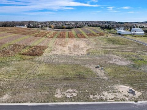 Photo of W278N6182 Serenity Dr, Merton, WI 53089 (MLS # 1756413)