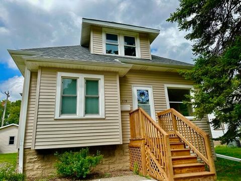Photo of 119 N 75th St, Milwaukee, WI 53213 (MLS # 1845506)
