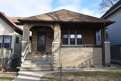Photo of 728 S 36th St, Milwaukee, WI 53215 (MLS # 1863584)