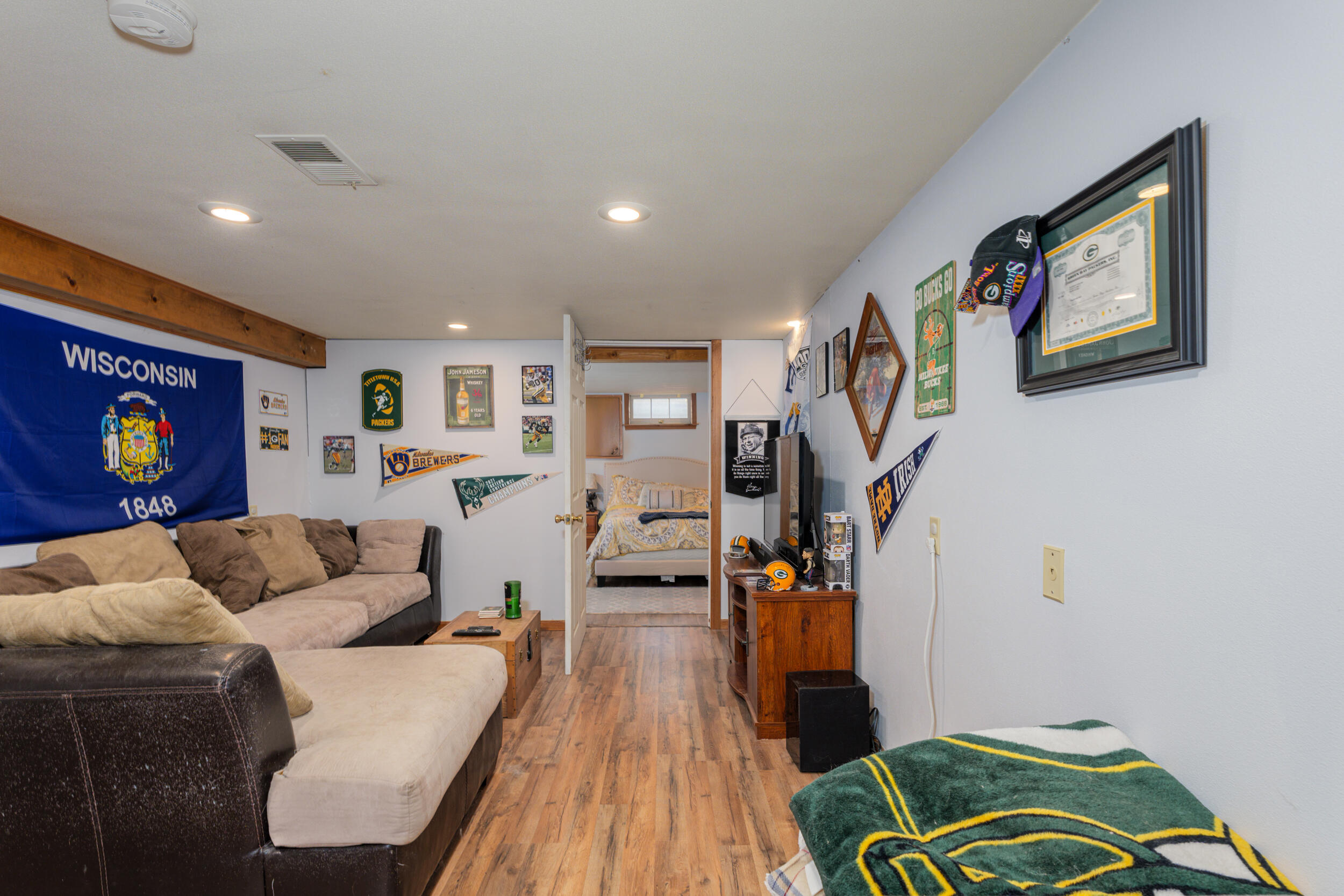 Racine, Wisconsin 53405, United States, 2 Bedrooms Bedrooms, ,1 BathroomBathrooms,Residential,Active,36964