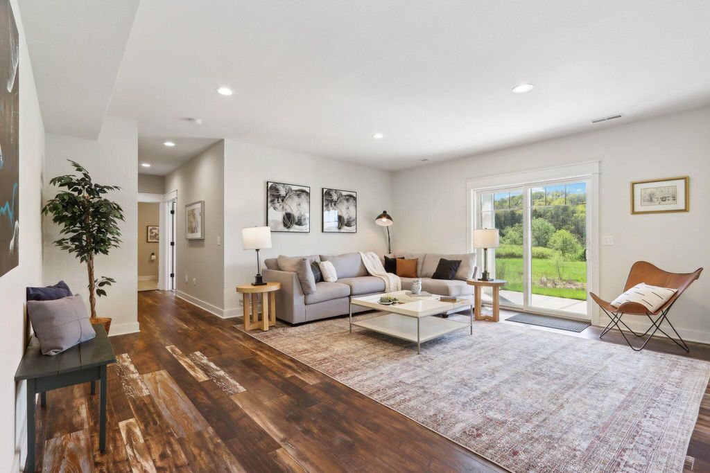 N3W31437 Lara Ln, Delafield, WI Townhome or Condo Property Listing