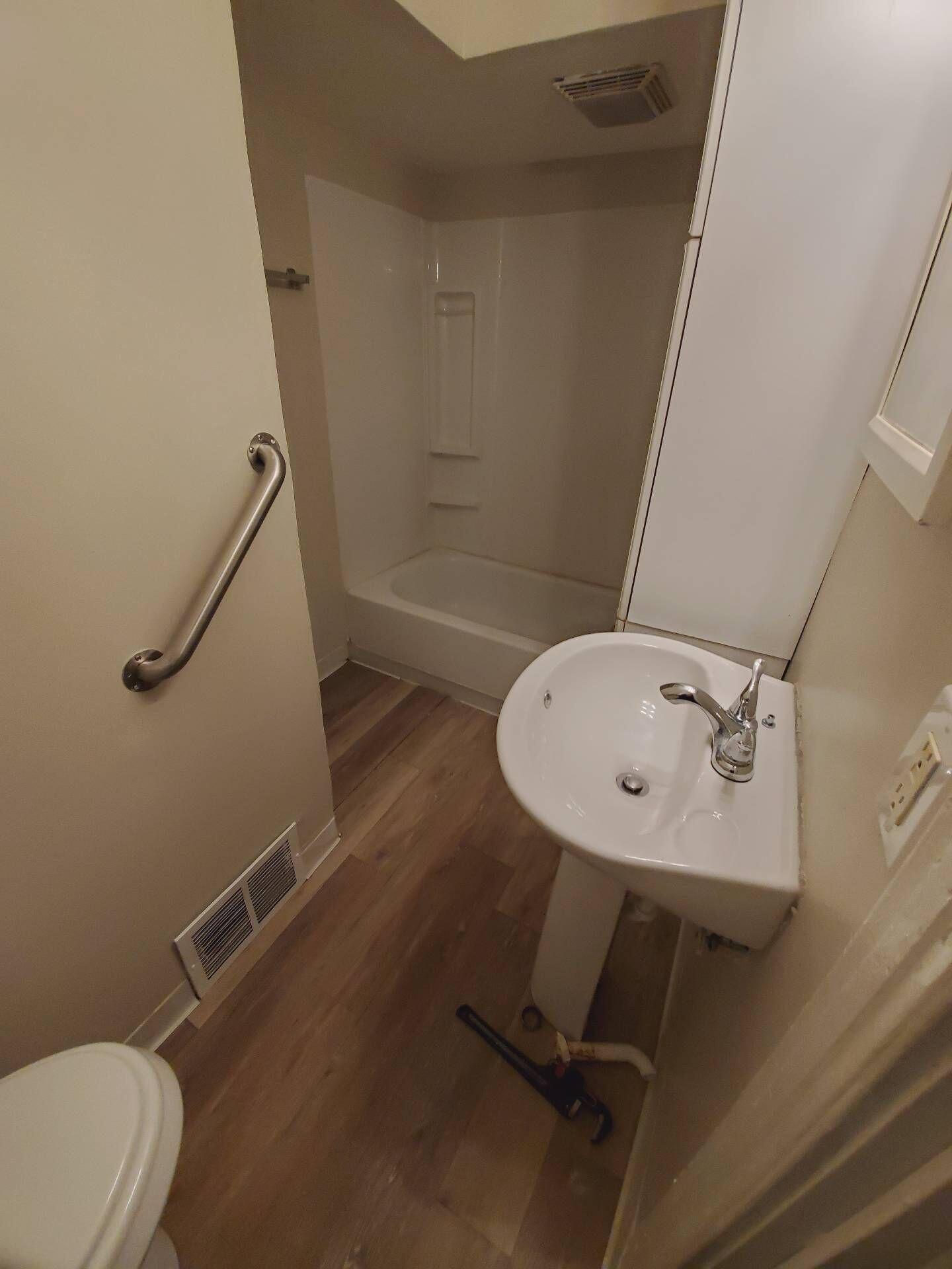 Racine, Wisconsin 53403, United States, 5 Bedrooms Bedrooms, ,1 BathroomBathrooms,Residential,Active,33229