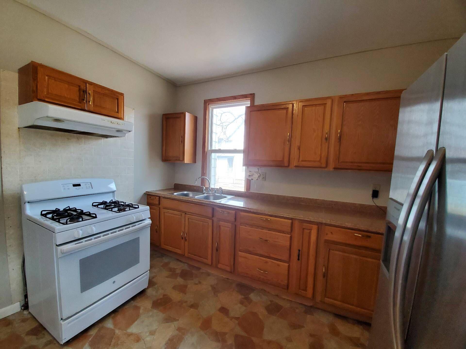 Racine, Wisconsin 53403, United States, 5 Bedrooms Bedrooms, ,1 BathroomBathrooms,Residential,Active,33229