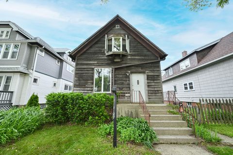 Photo of 2366 N Bremen St, Milwaukee, WI 53212 (MLS # 1877145)