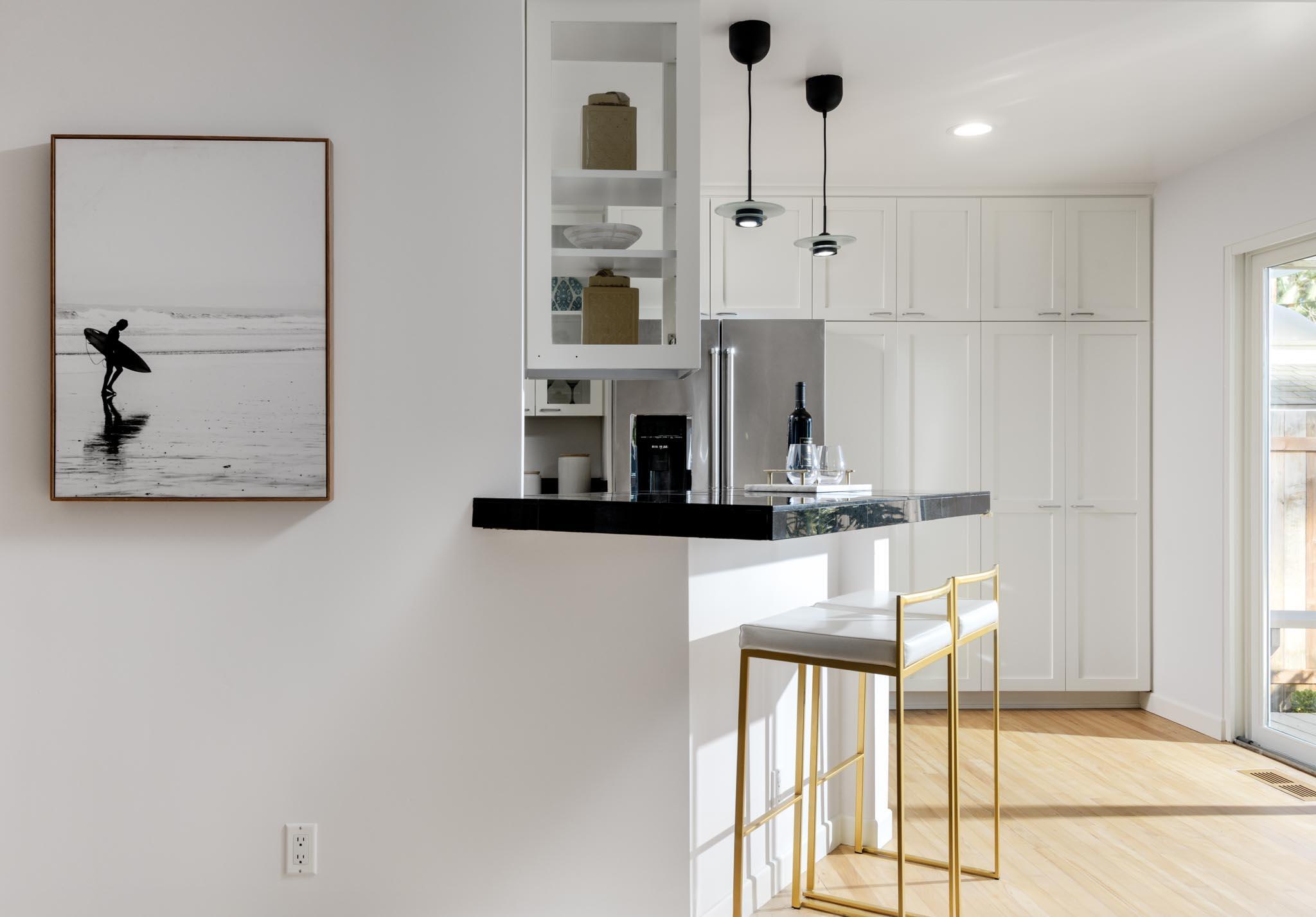 Santa Barbara, California 93109, United States, 2 Bedrooms Bedrooms, ,2 BathroomsBathrooms,Residential,Pending,21858