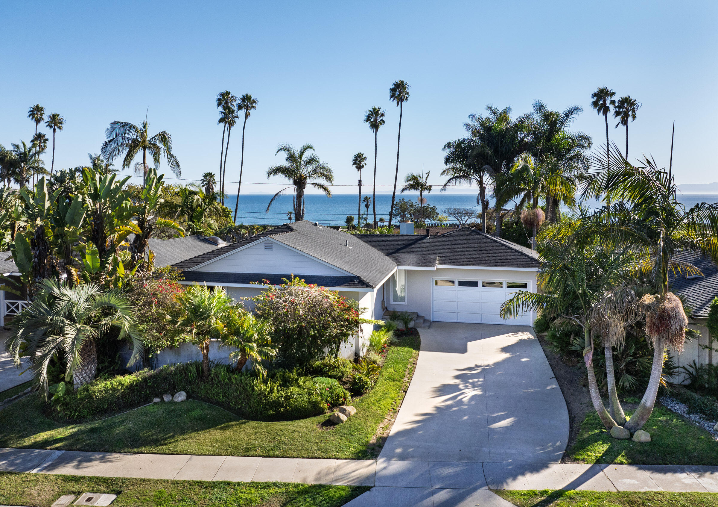 Santa Barbara, California 93109, United States, 2 Bedrooms Bedrooms, ,2 BathroomsBathrooms,Residential,Pending,21858