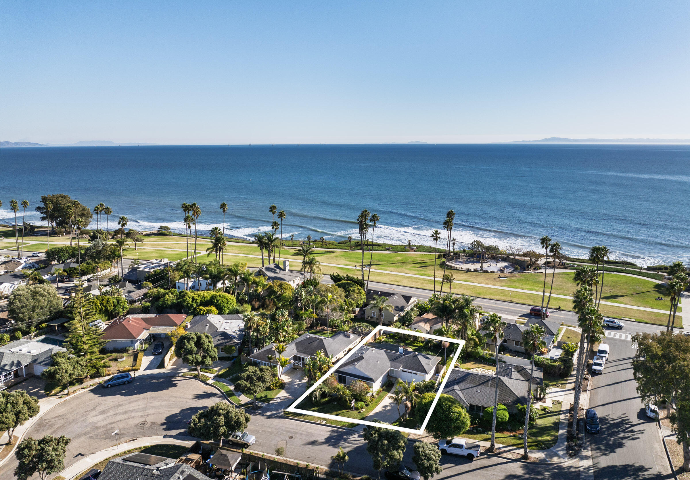 Santa Barbara, California 93109, United States, 2 Bedrooms Bedrooms, ,2 BathroomsBathrooms,Residential,Pending,21858