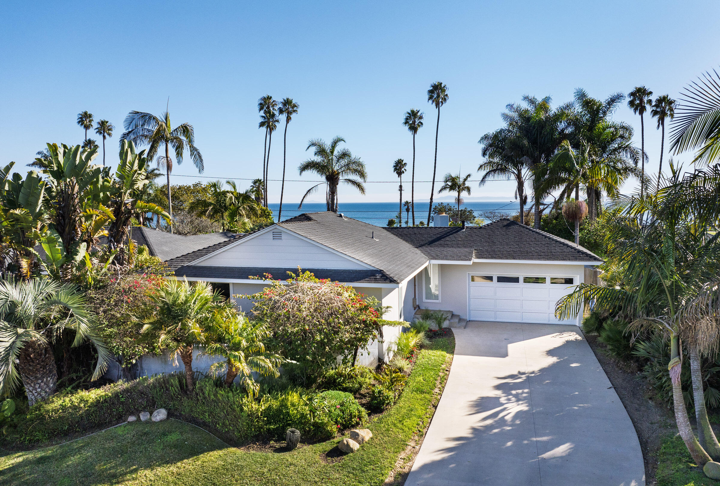 Santa Barbara, California 93109, United States, 2 Bedrooms Bedrooms, ,2 BathroomsBathrooms,Residential,Pending,21858