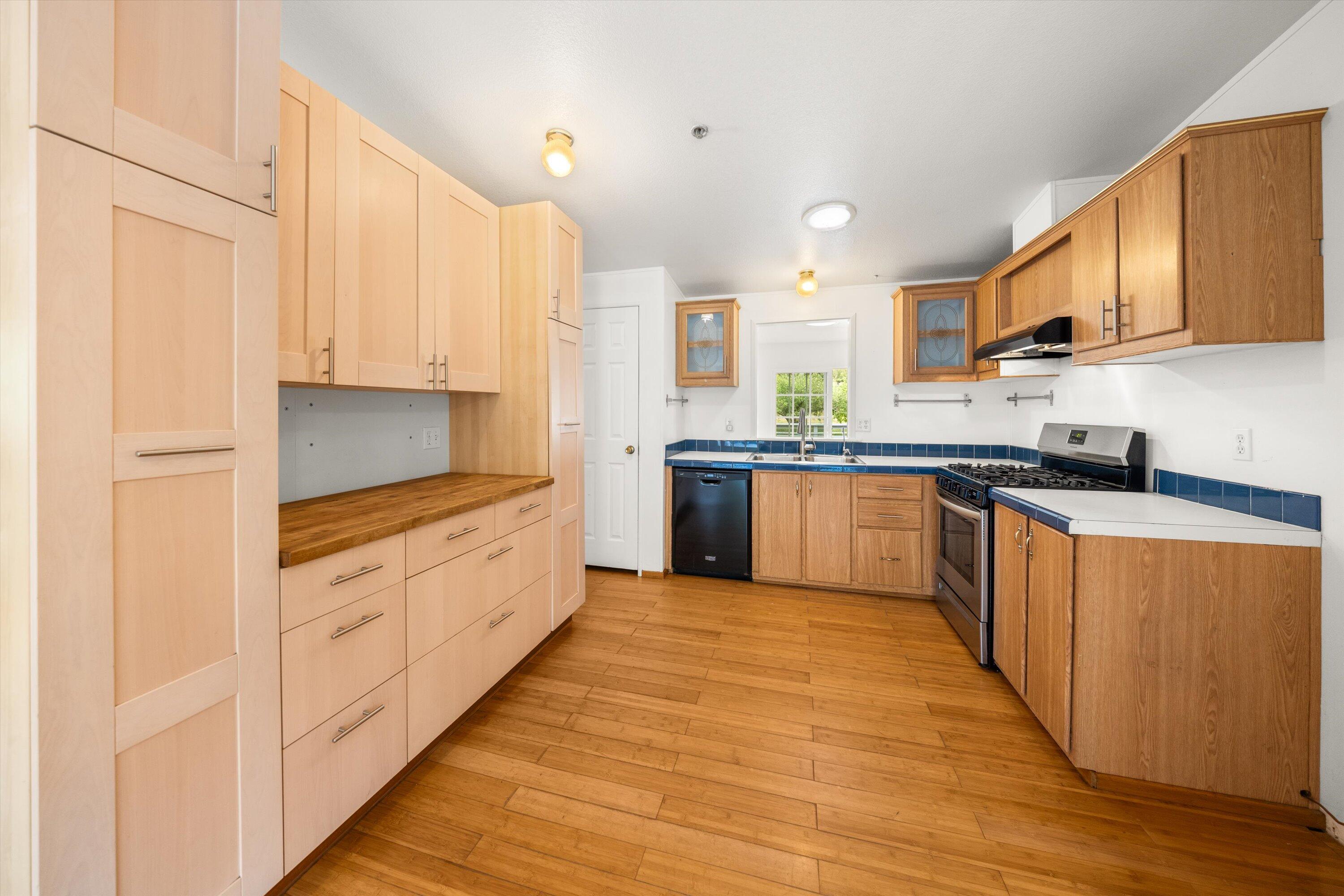 Carpinteria, California 93013, United States, 5 Bedrooms Bedrooms, ,5 BathroomsBathrooms,Residential,Active,147731