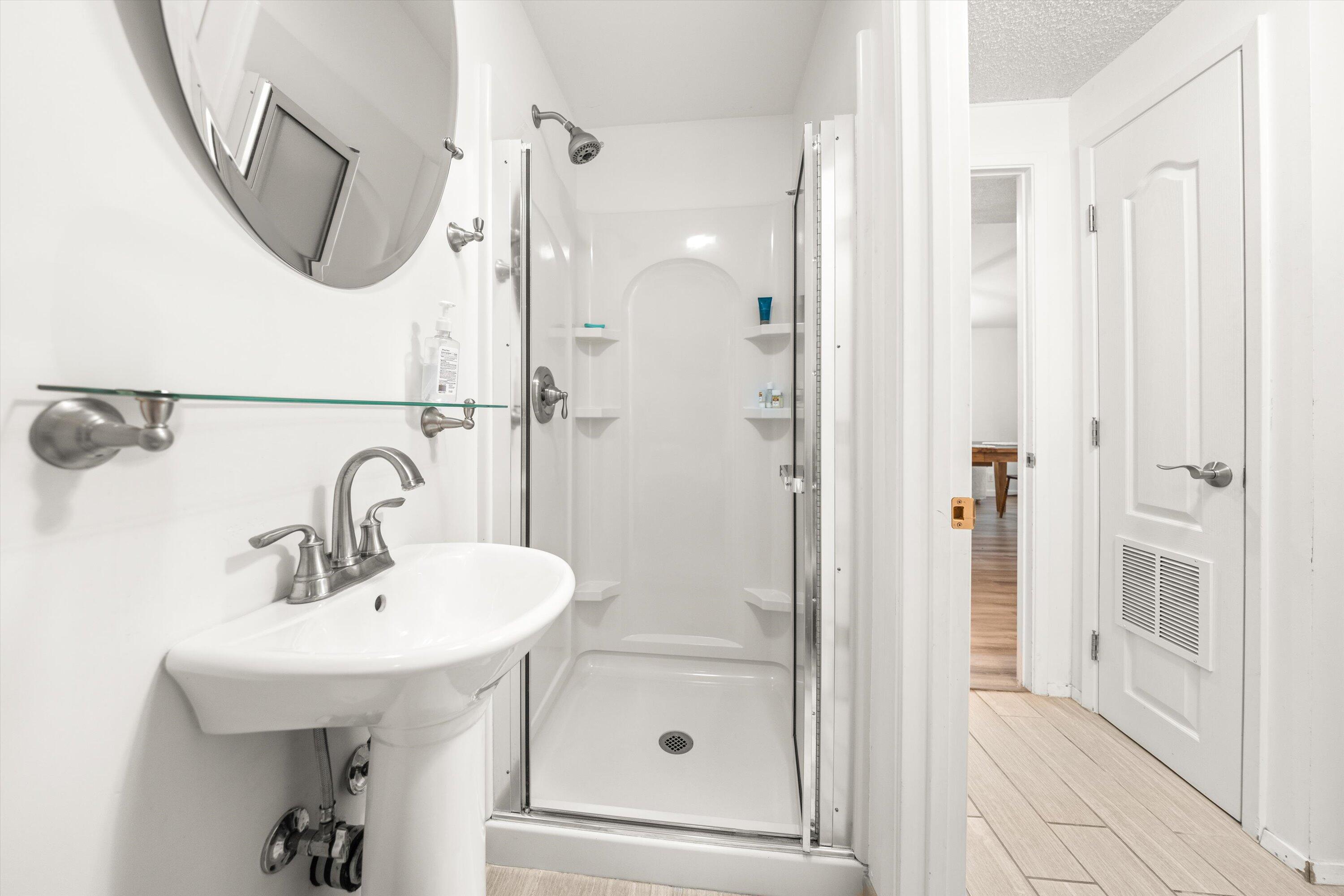 Carpinteria, California 93013, United States, 5 Bedrooms Bedrooms, ,5 BathroomsBathrooms,Residential,Active,147731