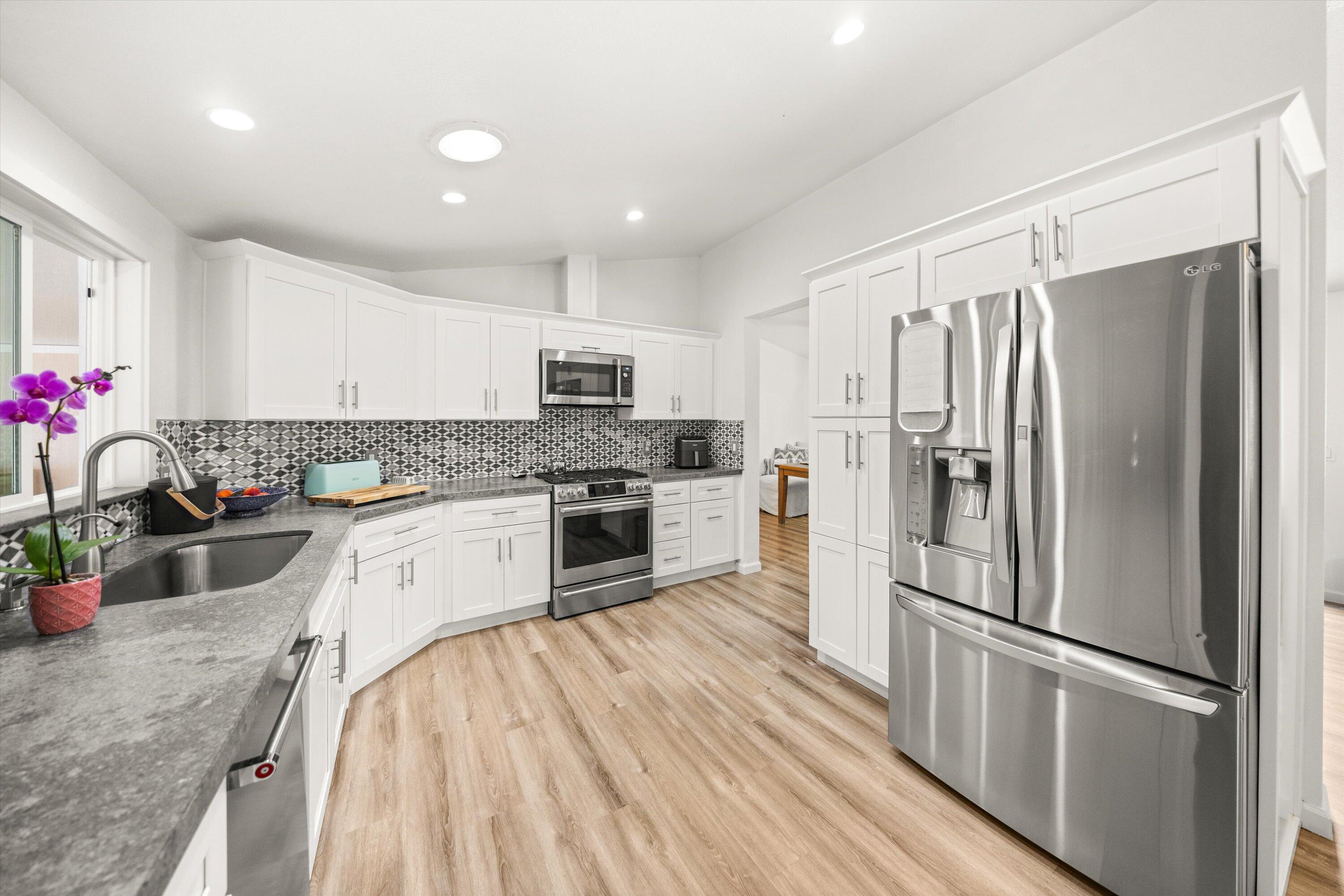 Carpinteria, California 93013, United States, 5 Bedrooms Bedrooms, ,5 BathroomsBathrooms,Residential,Active,147731