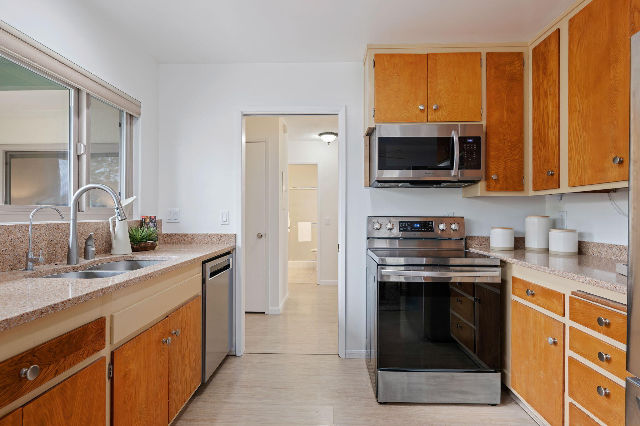 Santa Barbara, California 93111, United States, 2 Bedrooms Bedrooms, ,2 BathroomsBathrooms,Residential,Active,224218