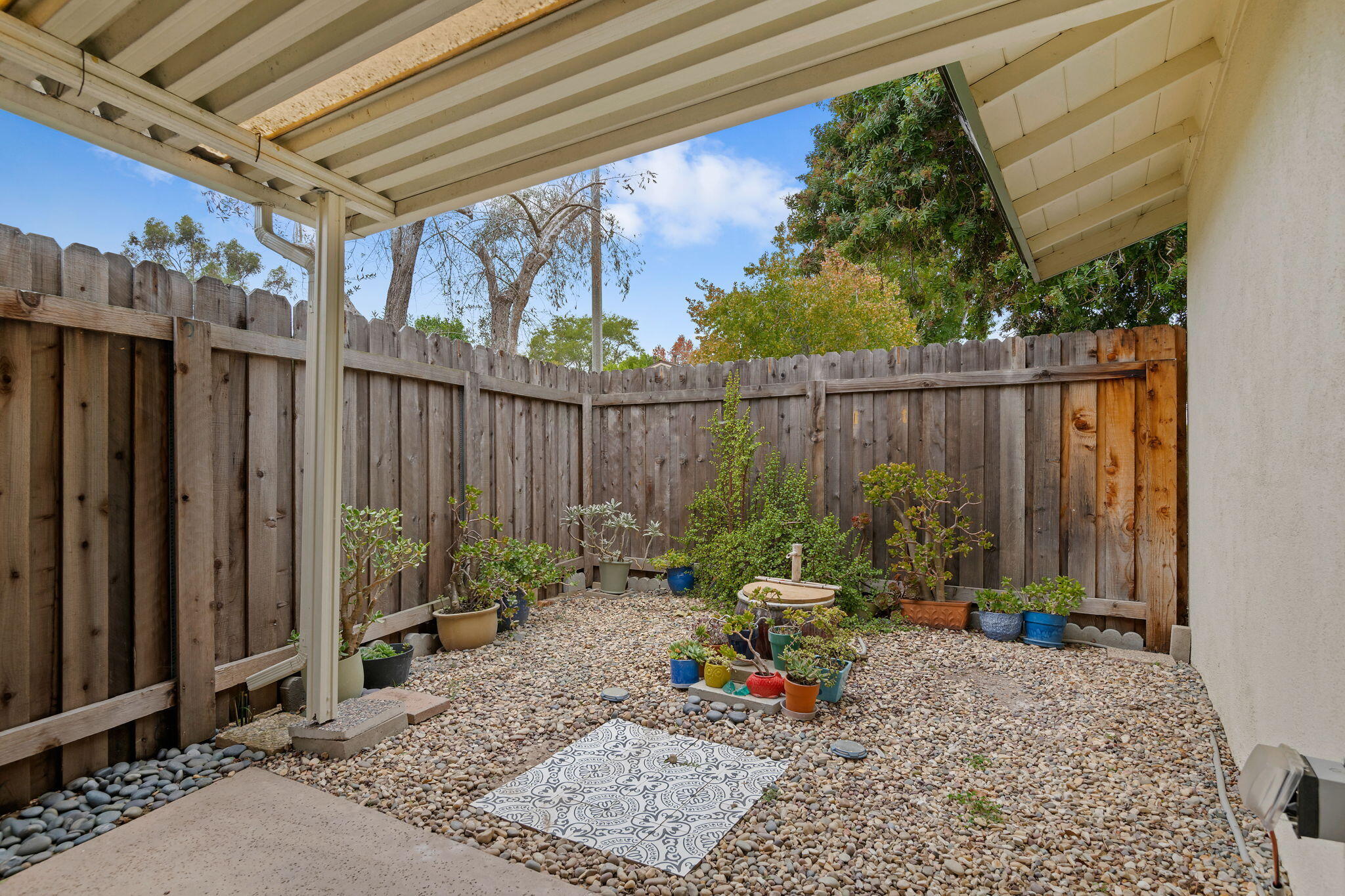 Santa Barbara, California 93111, United States, 2 Bedrooms Bedrooms, ,2 BathroomsBathrooms,Residential,Active,224218