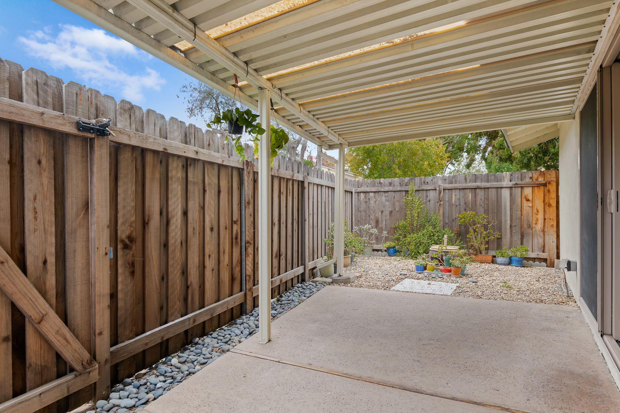 Santa Barbara, California 93111, United States, 2 Bedrooms Bedrooms, ,2 BathroomsBathrooms,Residential,Active,224218