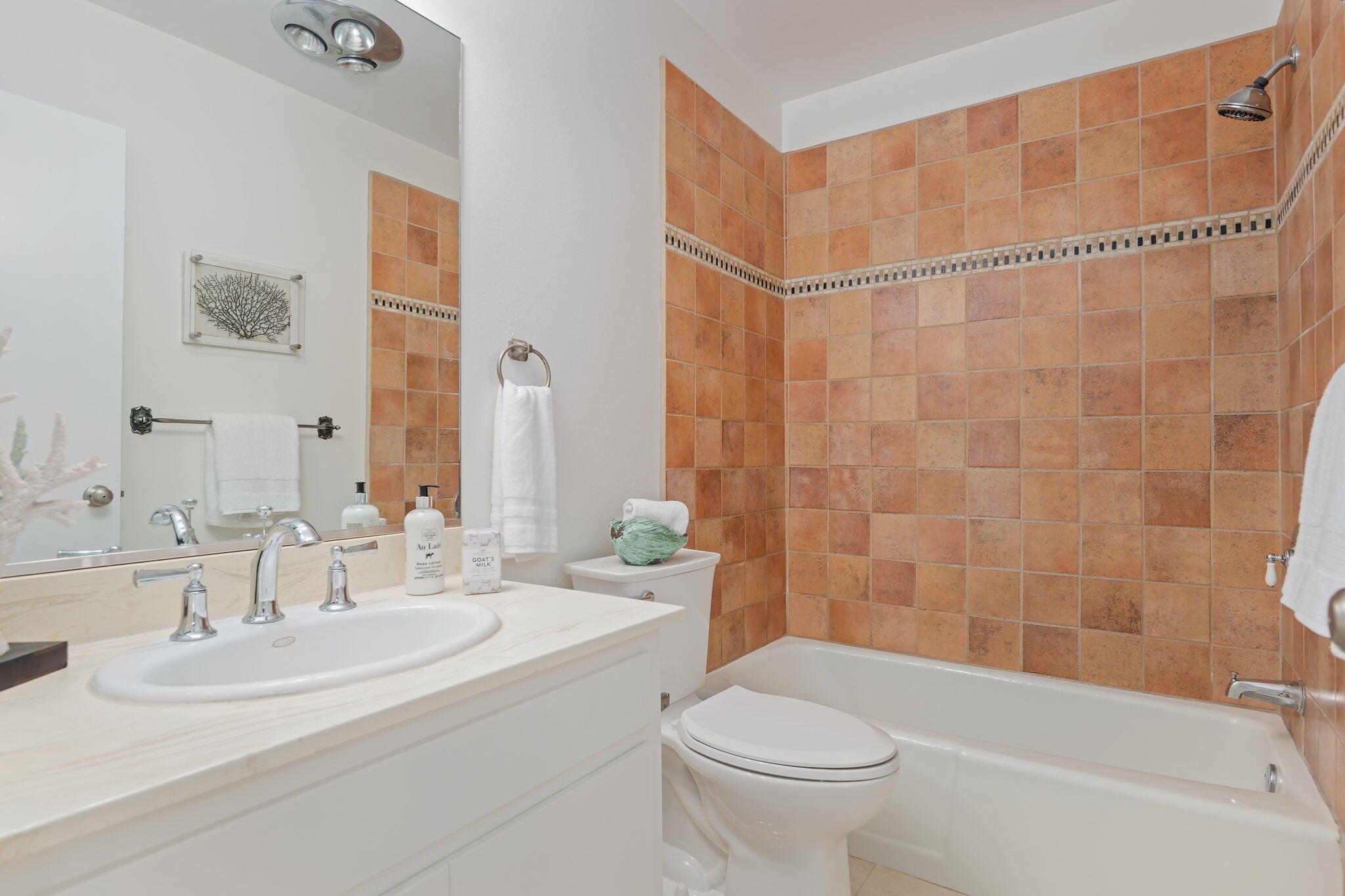 Santa Barbara, California 93111, United States, 2 Bedrooms Bedrooms, ,2 BathroomsBathrooms,Residential,Active,224218