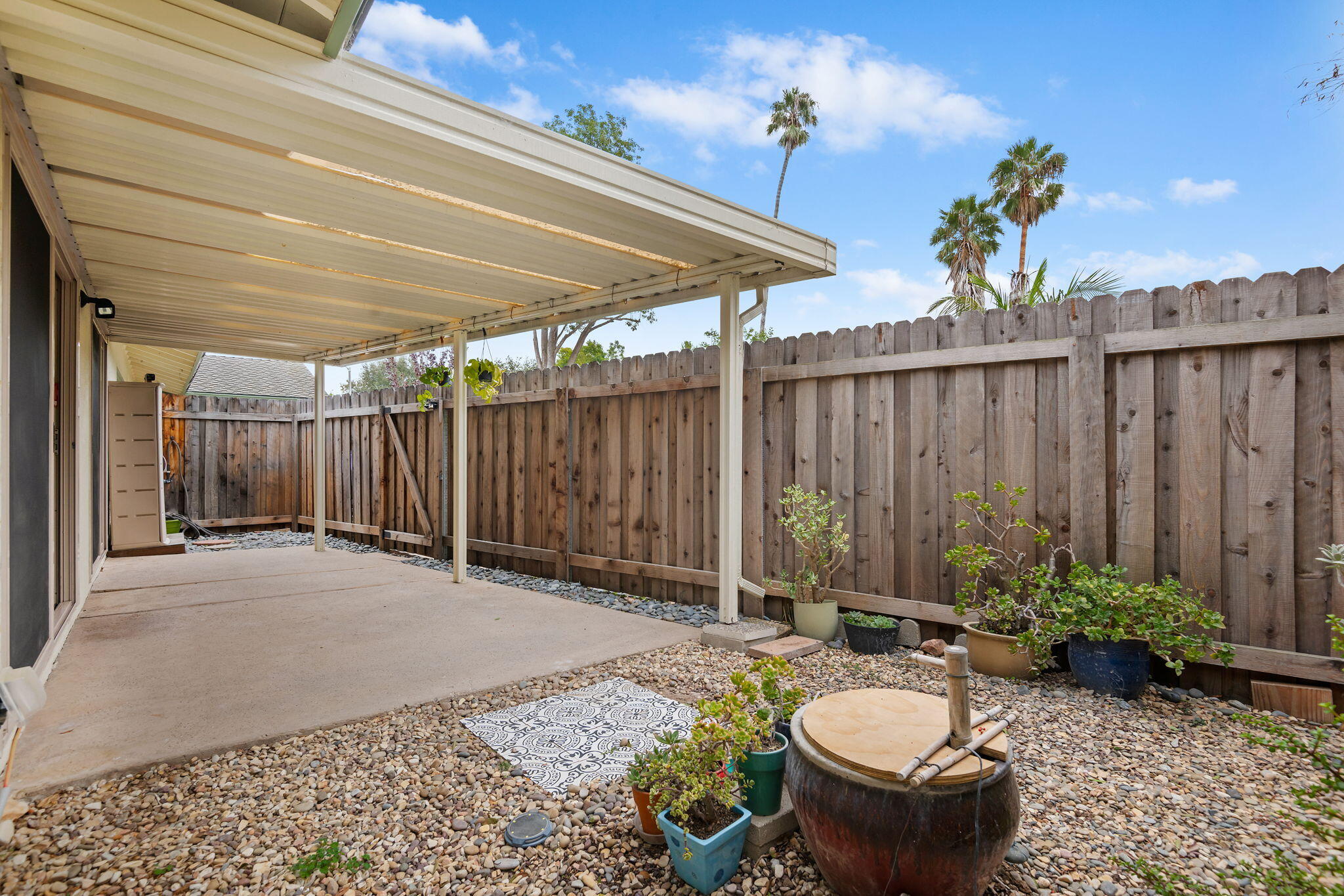 Santa Barbara, California 93111, United States, 2 Bedrooms Bedrooms, ,2 BathroomsBathrooms,Residential,Active,224218