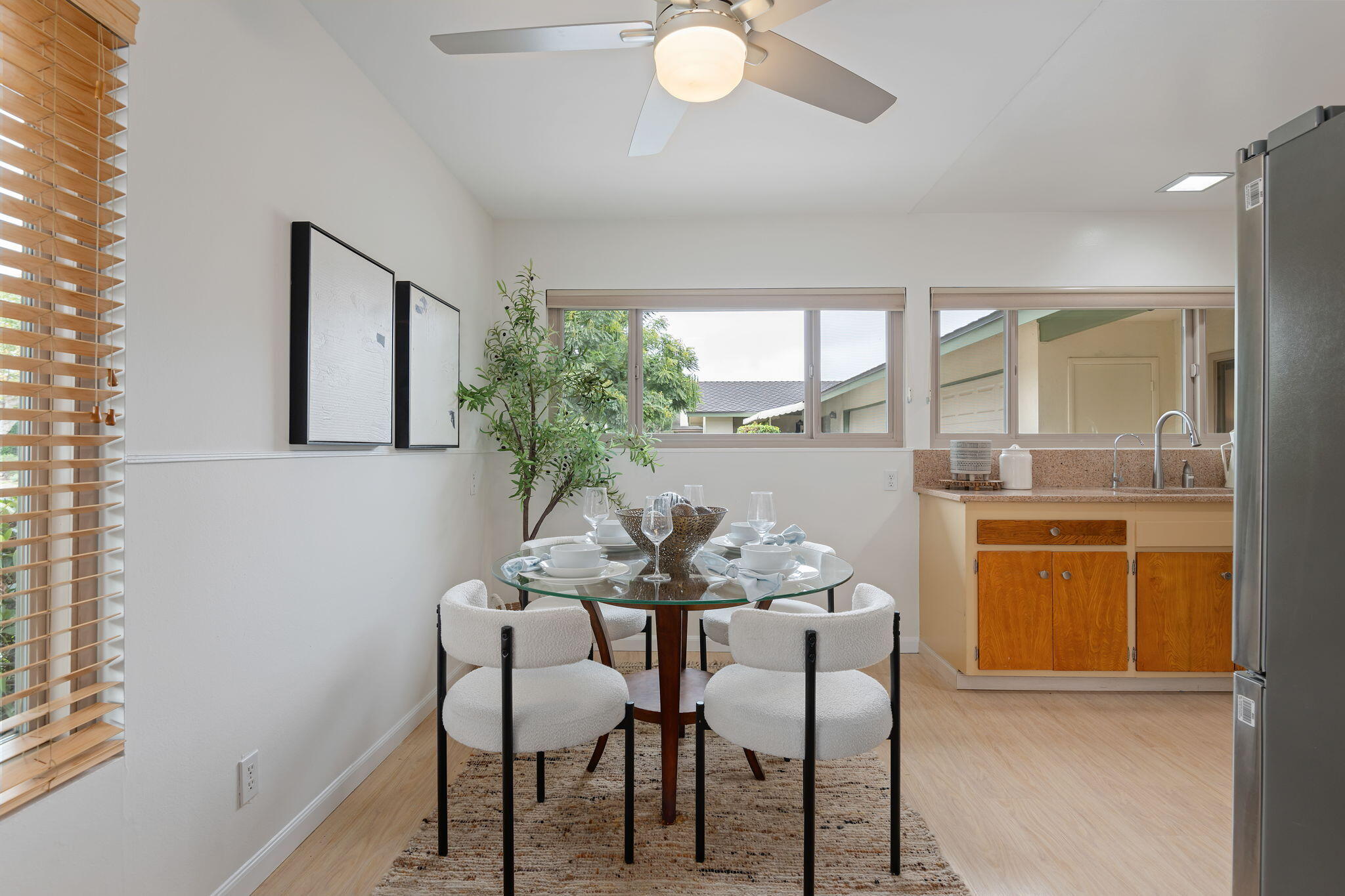 Santa Barbara, California 93111, United States, 2 Bedrooms Bedrooms, ,2 BathroomsBathrooms,Residential,Active,224218