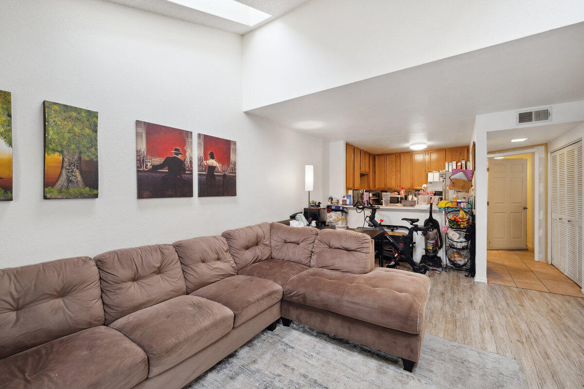 415 W Gutierrez Street 11