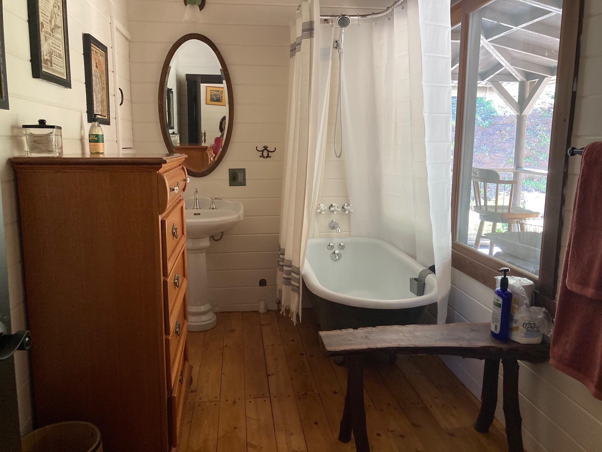 Carpinteria, California 93001, United States, 1 Bedroom Bedrooms, ,1 BathroomBathrooms,Residential,Active,38023