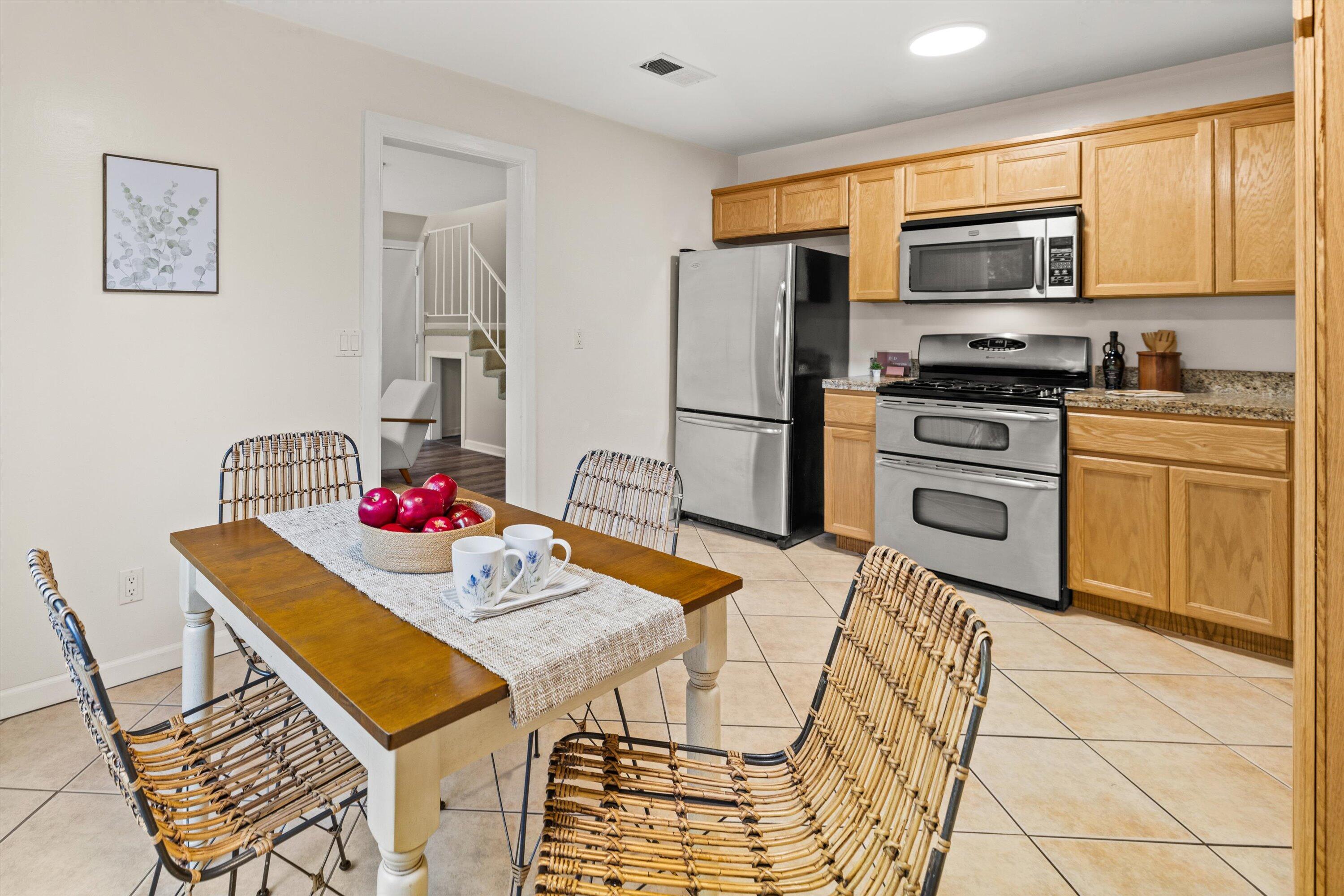 Santa Barbara, California 93117, United States, 2 Bedrooms Bedrooms, ,2 BathroomsBathrooms,Residential,Pending,2712