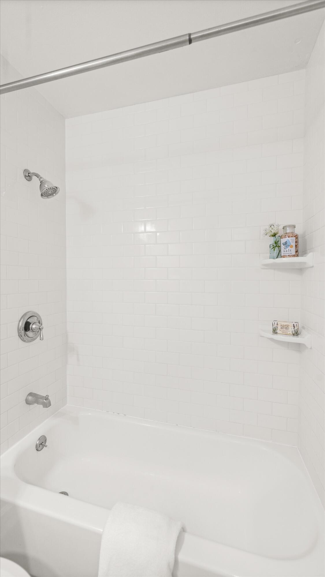 Santa Barbara, California 93117, United States, 2 Bedrooms Bedrooms, ,2 BathroomsBathrooms,Residential,Pending,2712