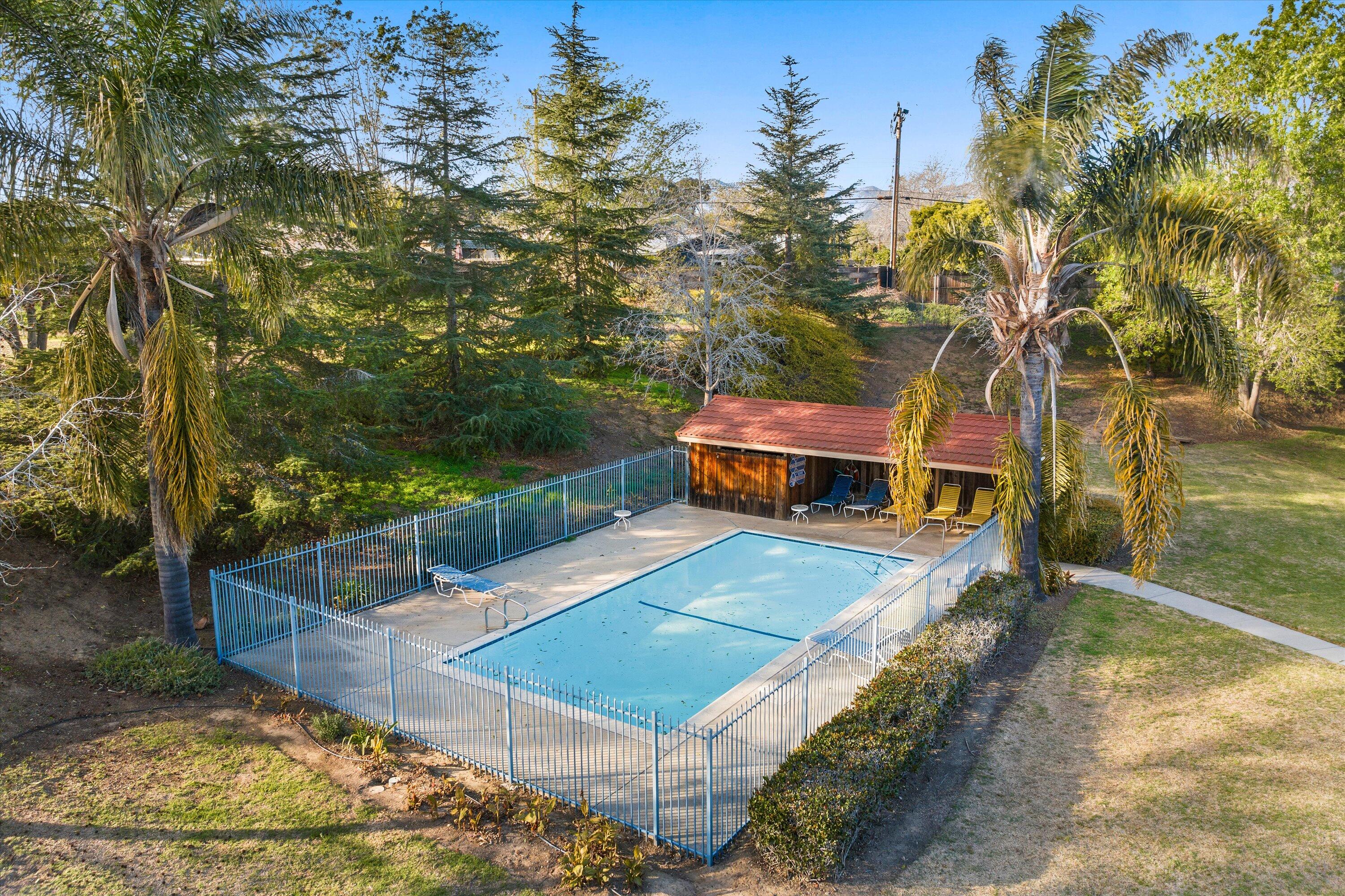 Santa Barbara, California 93117, United States, 2 Bedrooms Bedrooms, ,2 BathroomsBathrooms,Residential,Pending,2712