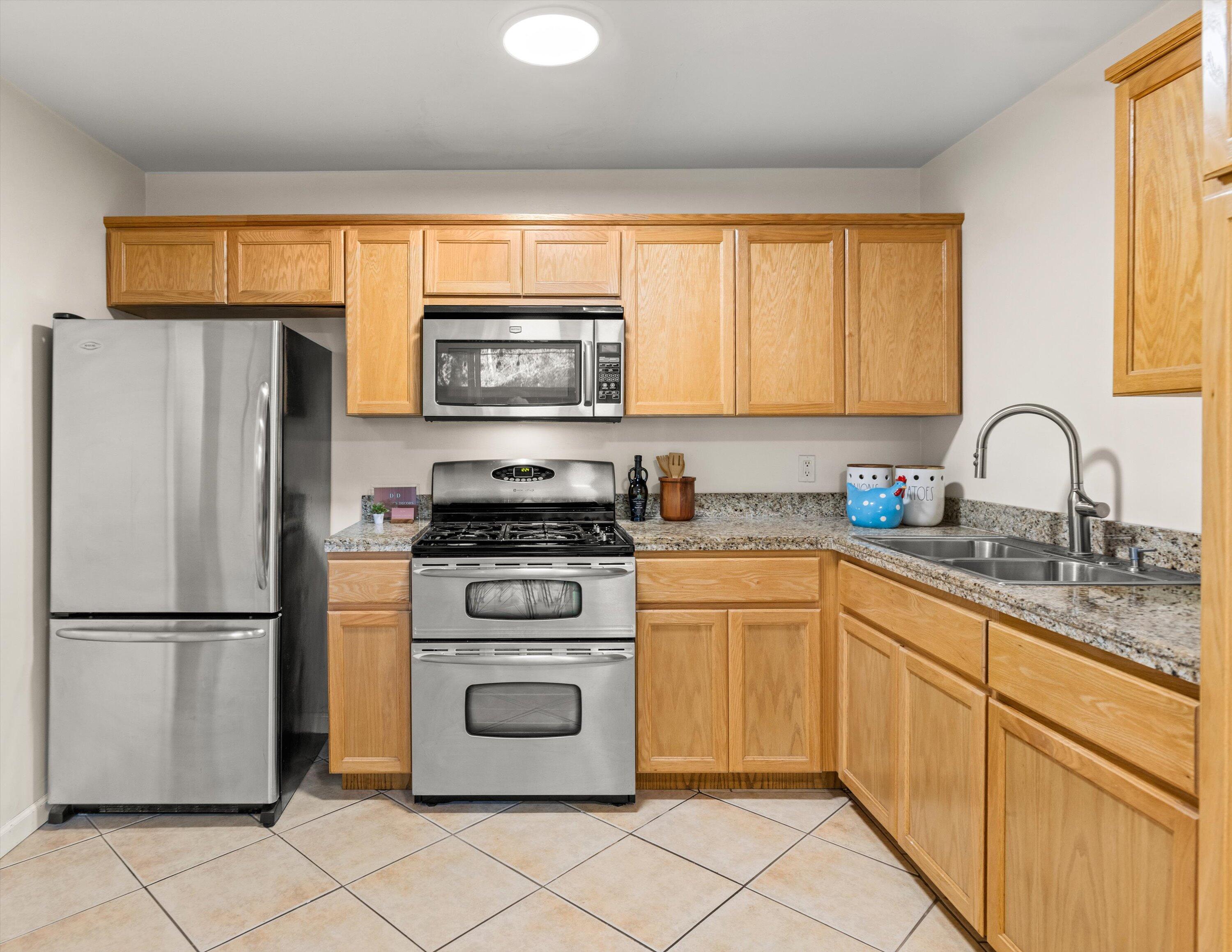 Santa Barbara, California 93117, United States, 2 Bedrooms Bedrooms, ,2 BathroomsBathrooms,Residential,Pending,2712