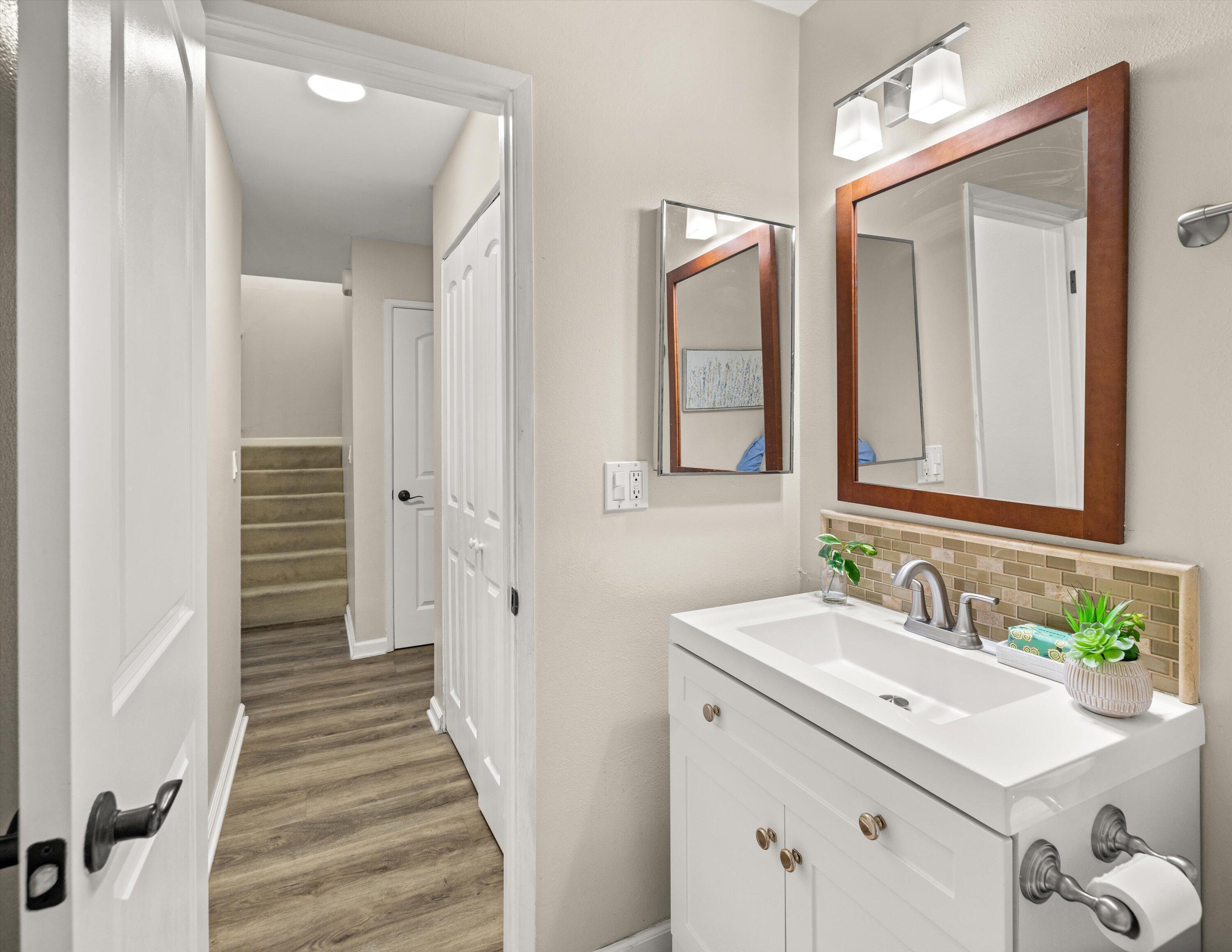 Santa Barbara, California 93117, United States, 2 Bedrooms Bedrooms, ,2 BathroomsBathrooms,Residential,Pending,2712