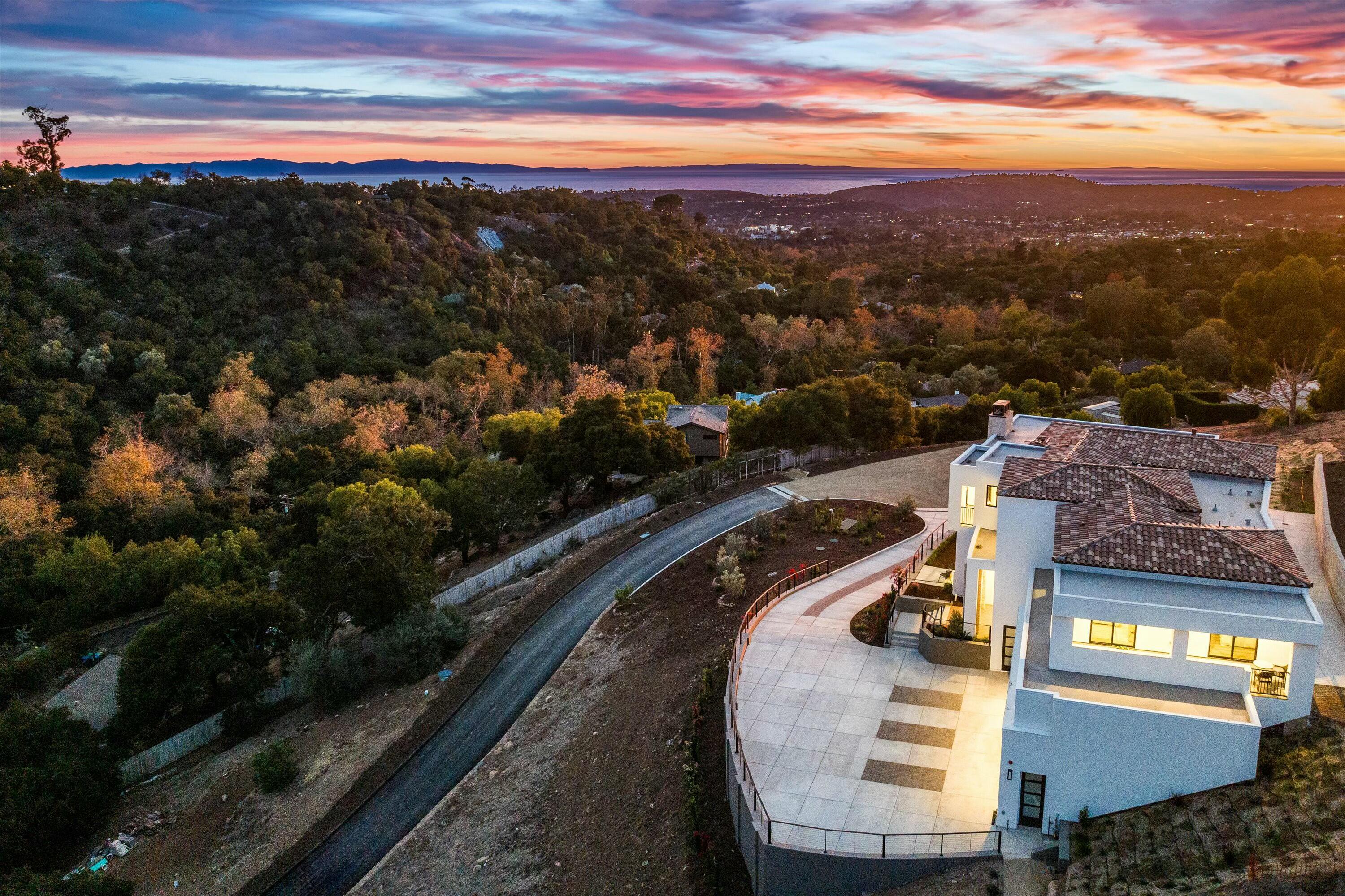 Santa Barbara, California 93105, United States, 4 Bedrooms Bedrooms, ,4 BathroomsBathrooms,Residential,Active,20624