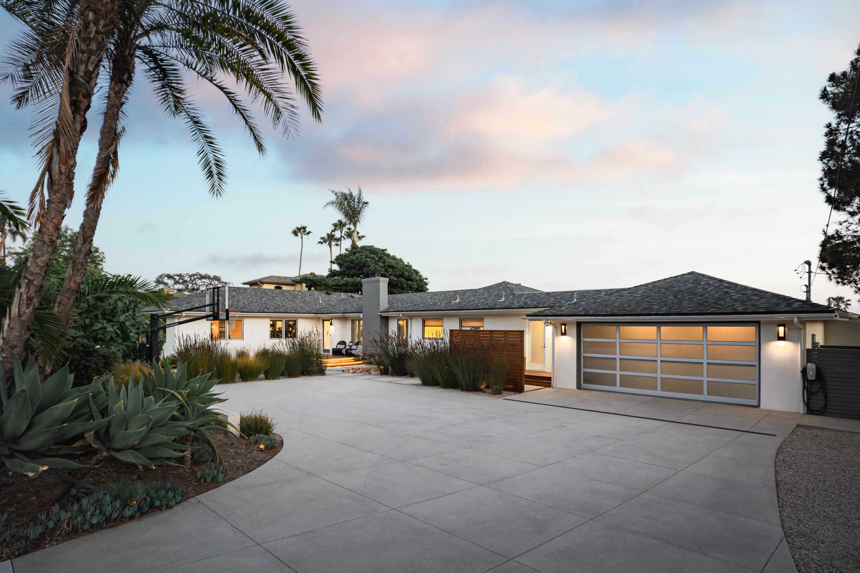 Santa Barbara, California 93103, United States, 3 Bedrooms Bedrooms, ,6 BathroomsBathrooms,Residential,Active,165894