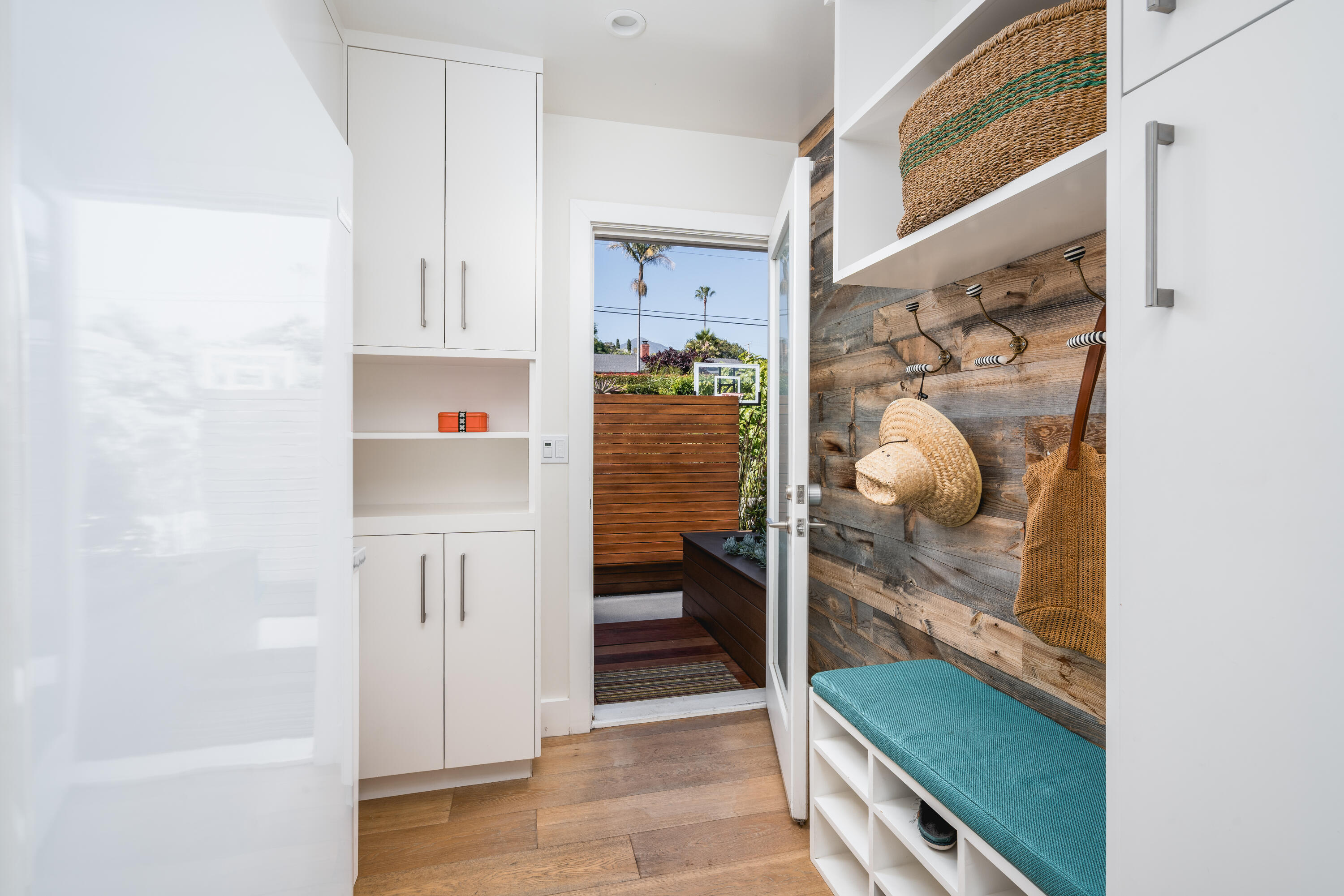 Santa Barbara, California 93103, United States, 3 Bedrooms Bedrooms, ,6 BathroomsBathrooms,Residential,Active,165894