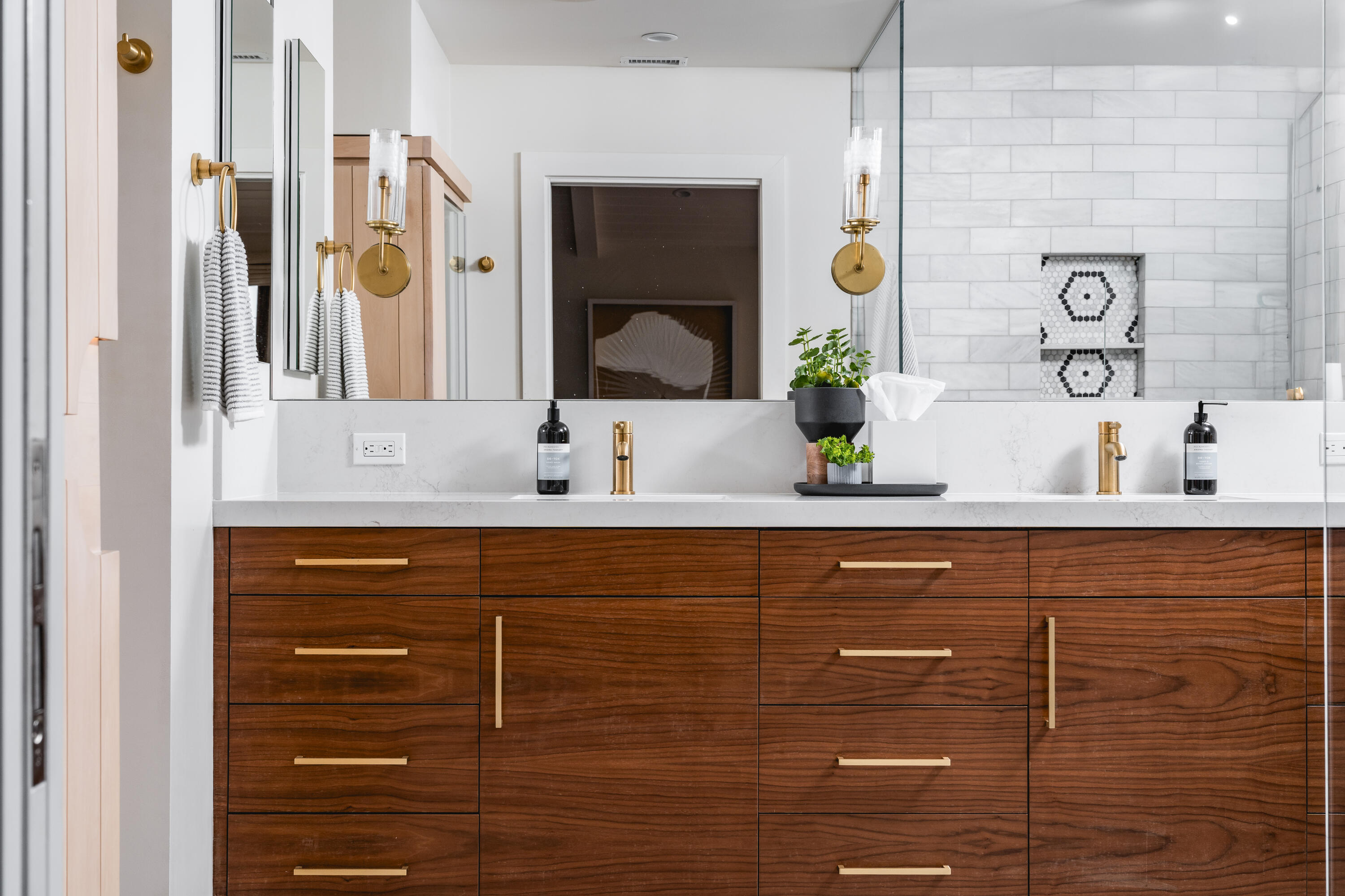 Santa Barbara, California 93103, United States, 3 Bedrooms Bedrooms, ,6 BathroomsBathrooms,Residential,Active,165894