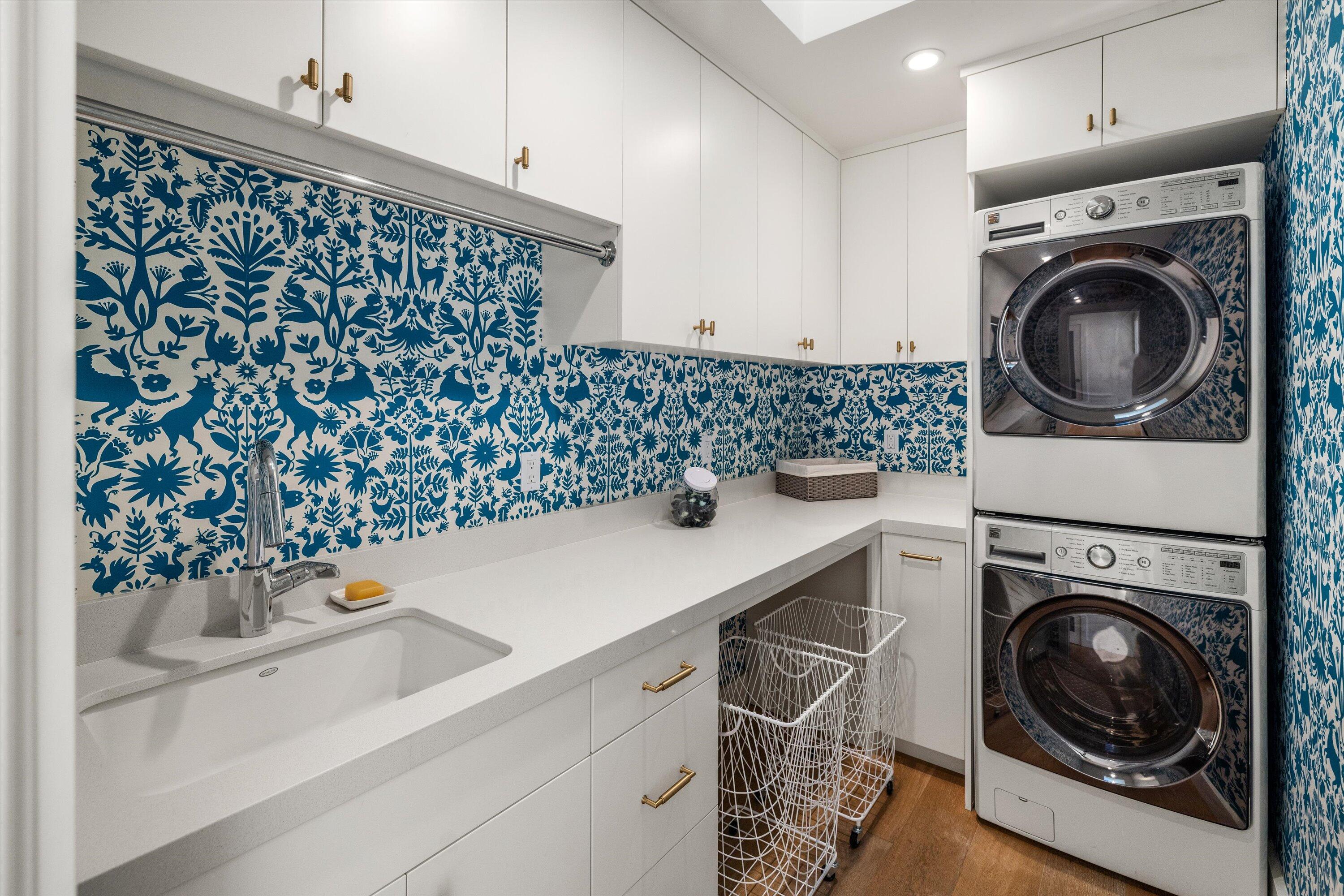 Santa Barbara, California 93103, United States, 3 Bedrooms Bedrooms, ,6 BathroomsBathrooms,Residential,Active,165894