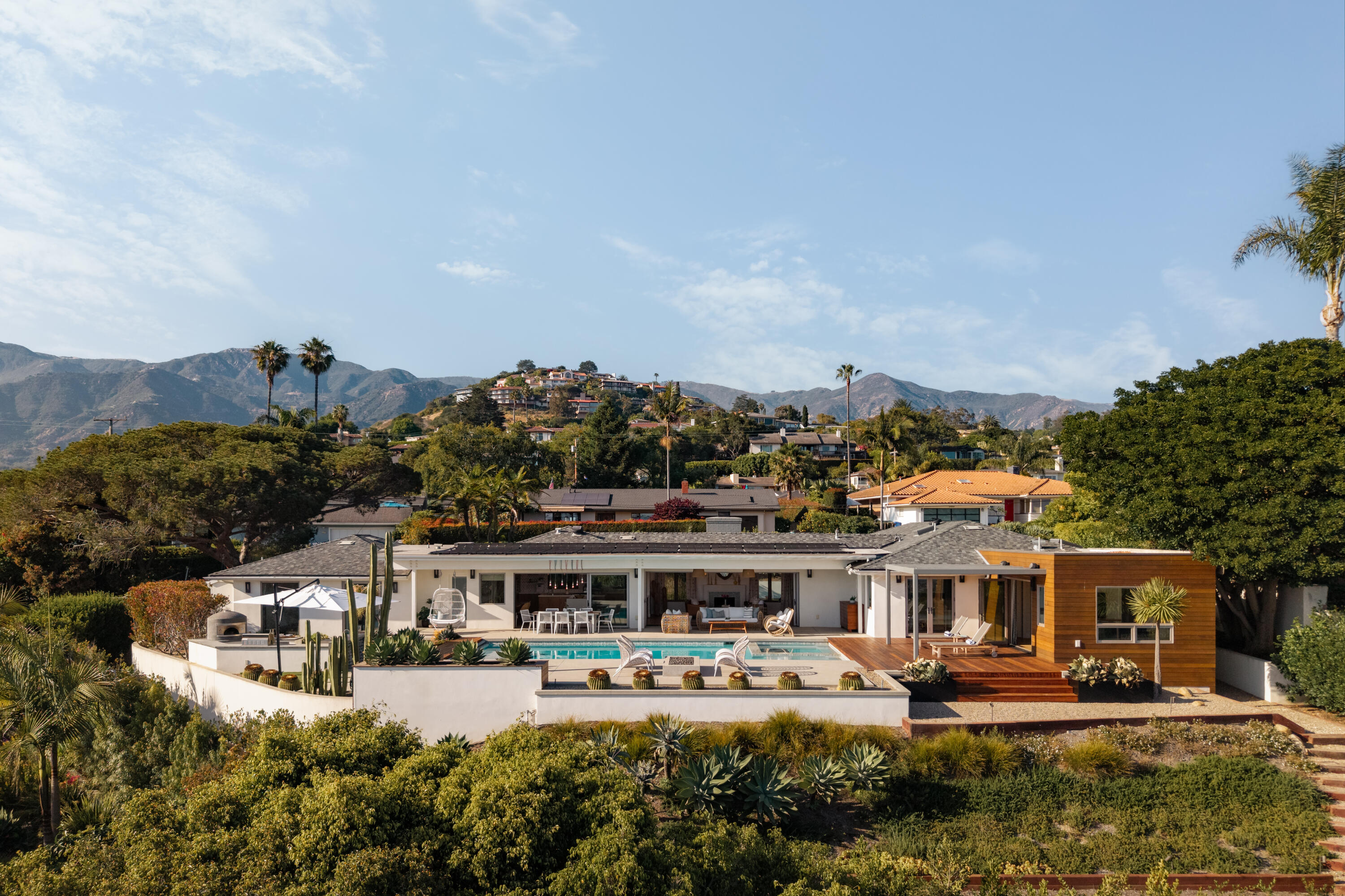 Santa Barbara, California 93103, United States, 3 Bedrooms Bedrooms, ,6 BathroomsBathrooms,Residential,Active,165894