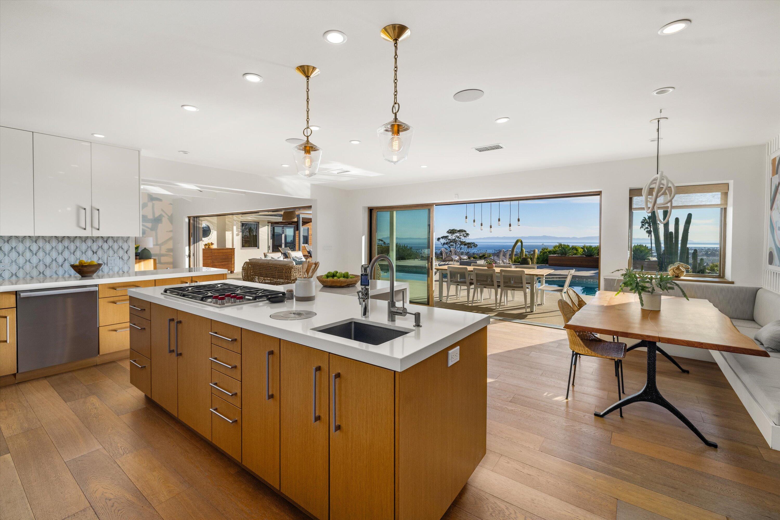 Santa Barbara, California 93103, United States, 3 Bedrooms Bedrooms, ,6 BathroomsBathrooms,Residential,Active,165894