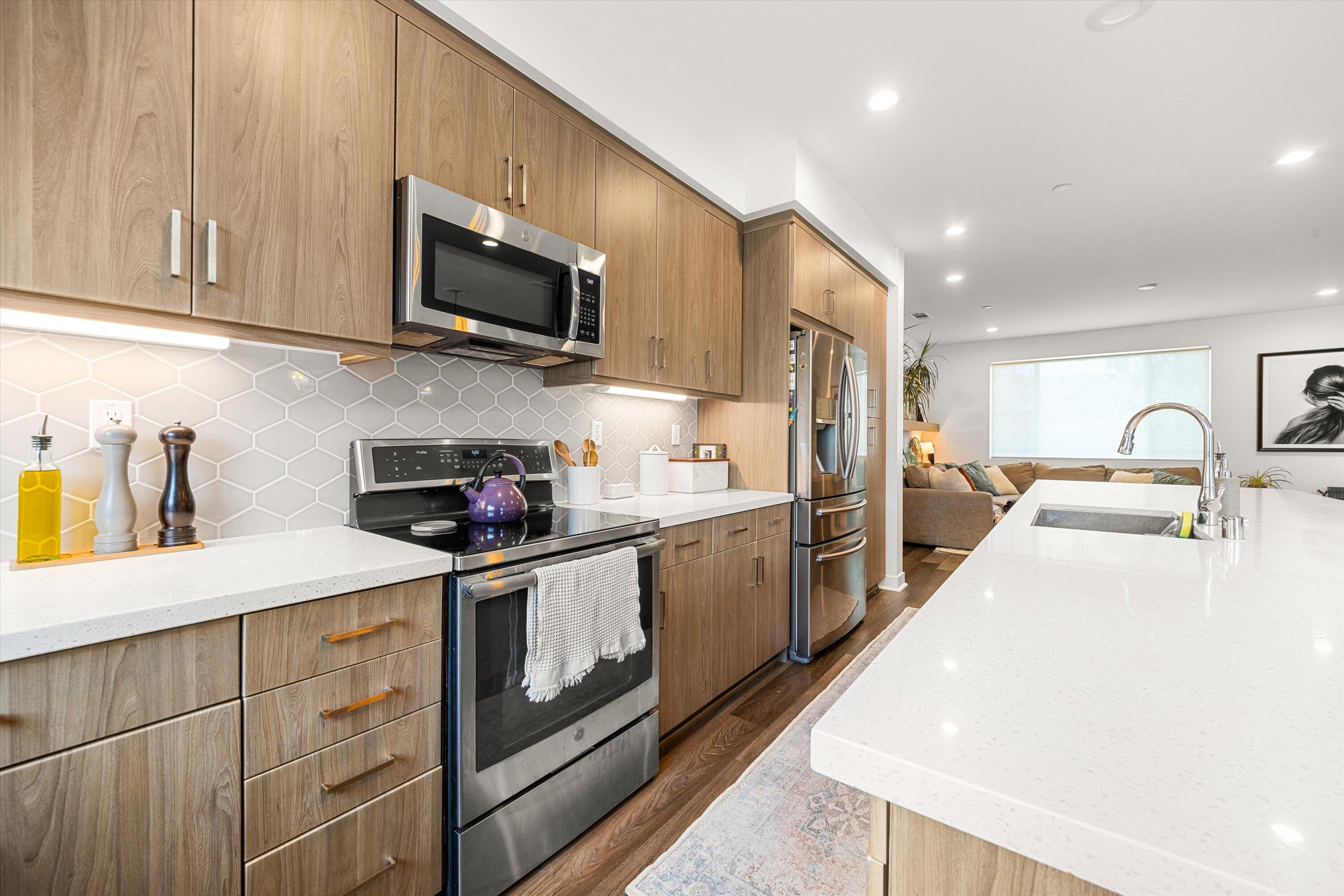 Goleta, California 93117, United States, 4 Bedrooms Bedrooms, ,4 BathroomsBathrooms,Residential,Pending,113556