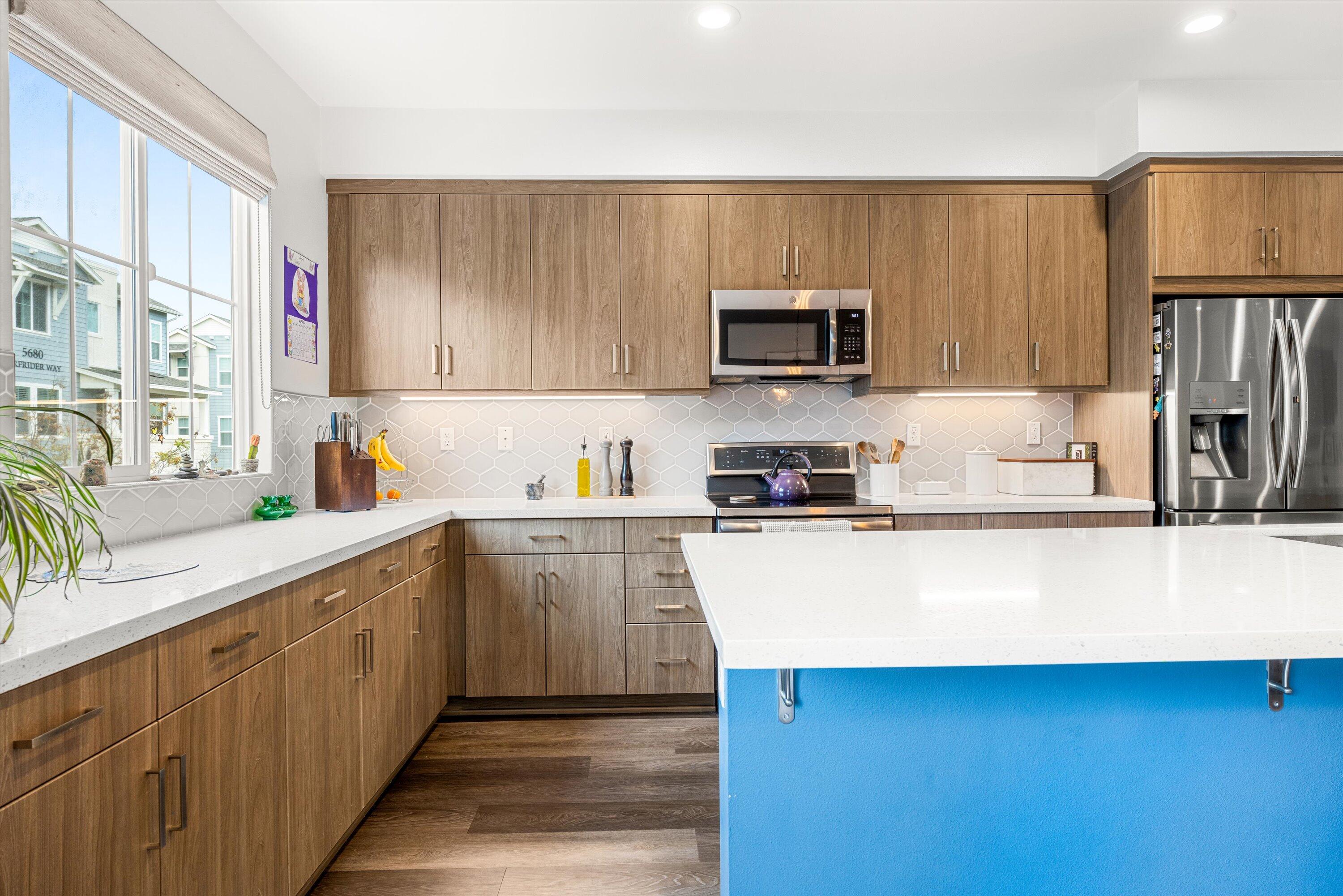 Goleta, California 93117, United States, 4 Bedrooms Bedrooms, ,4 BathroomsBathrooms,Residential,Pending,113556