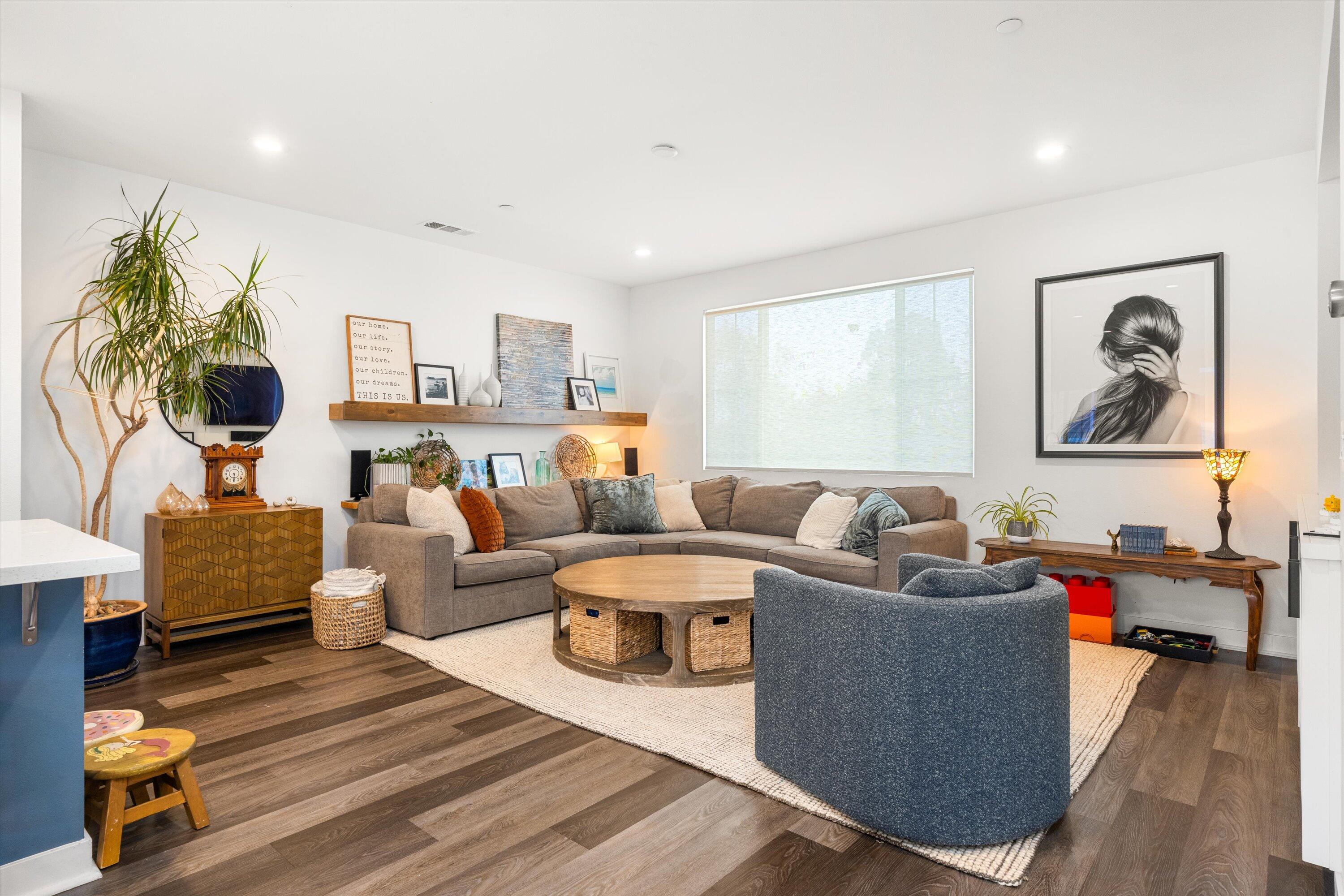 Goleta, California 93117, United States, 4 Bedrooms Bedrooms, ,4 BathroomsBathrooms,Residential,Pending,113556