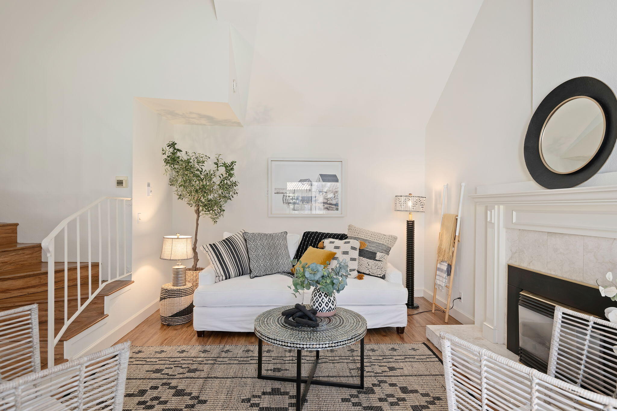 Santa Barbara, California 93105, United States, 3 Bedrooms Bedrooms, ,2 BathroomsBathrooms,Residential,Pending,2444