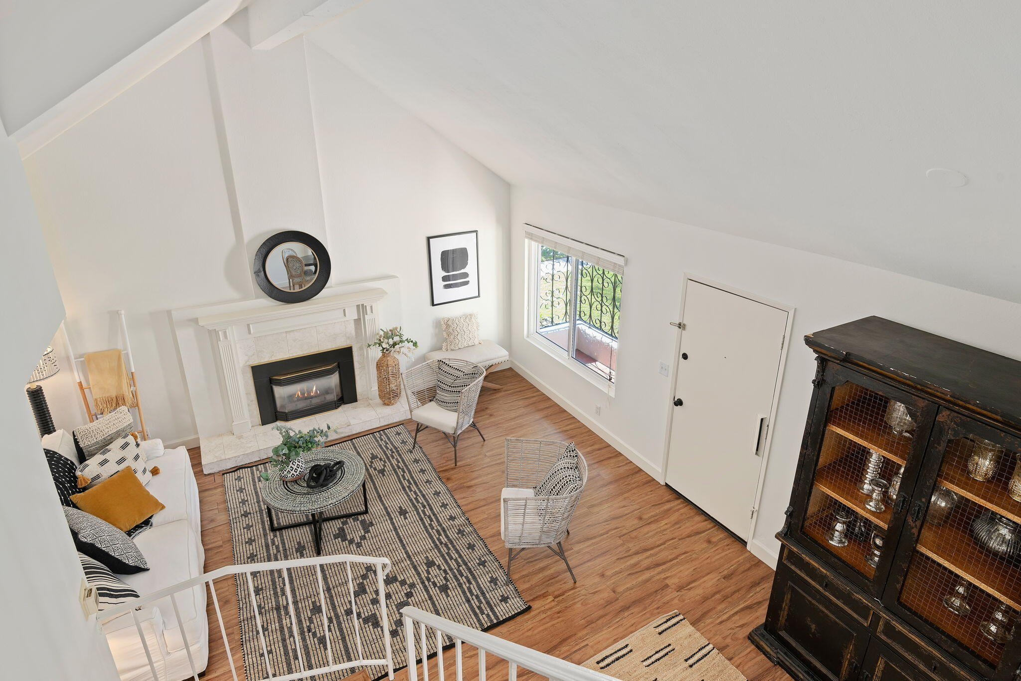 Santa Barbara, California 93105, United States, 3 Bedrooms Bedrooms, ,2 BathroomsBathrooms,Residential,Pending,2444