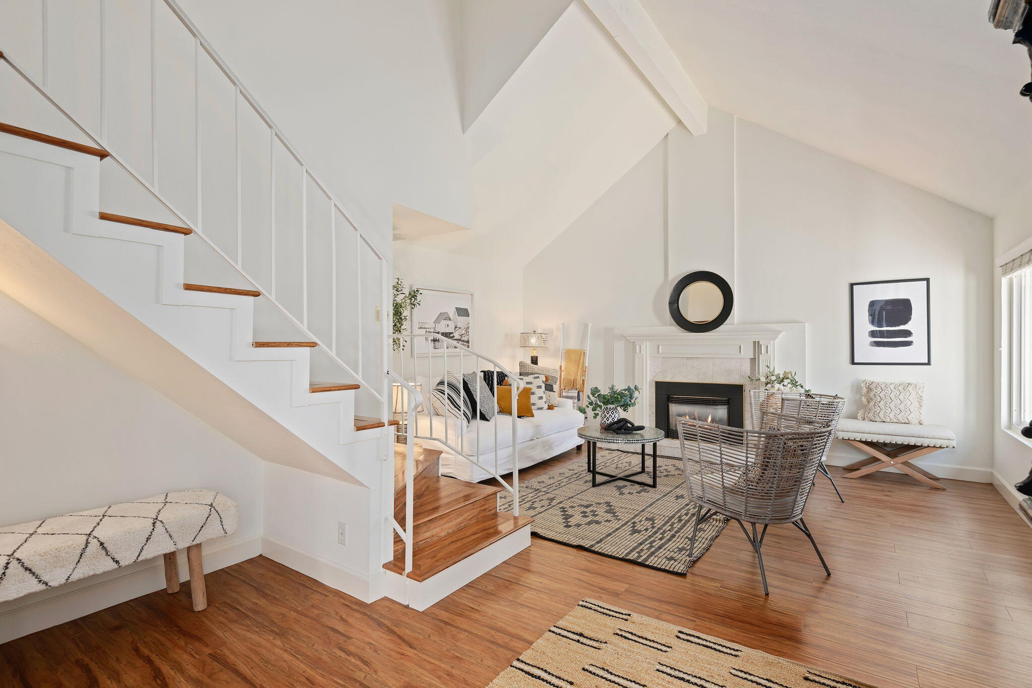 Santa Barbara, California 93105, United States, 3 Bedrooms Bedrooms, ,2 BathroomsBathrooms,Residential,Pending,2444