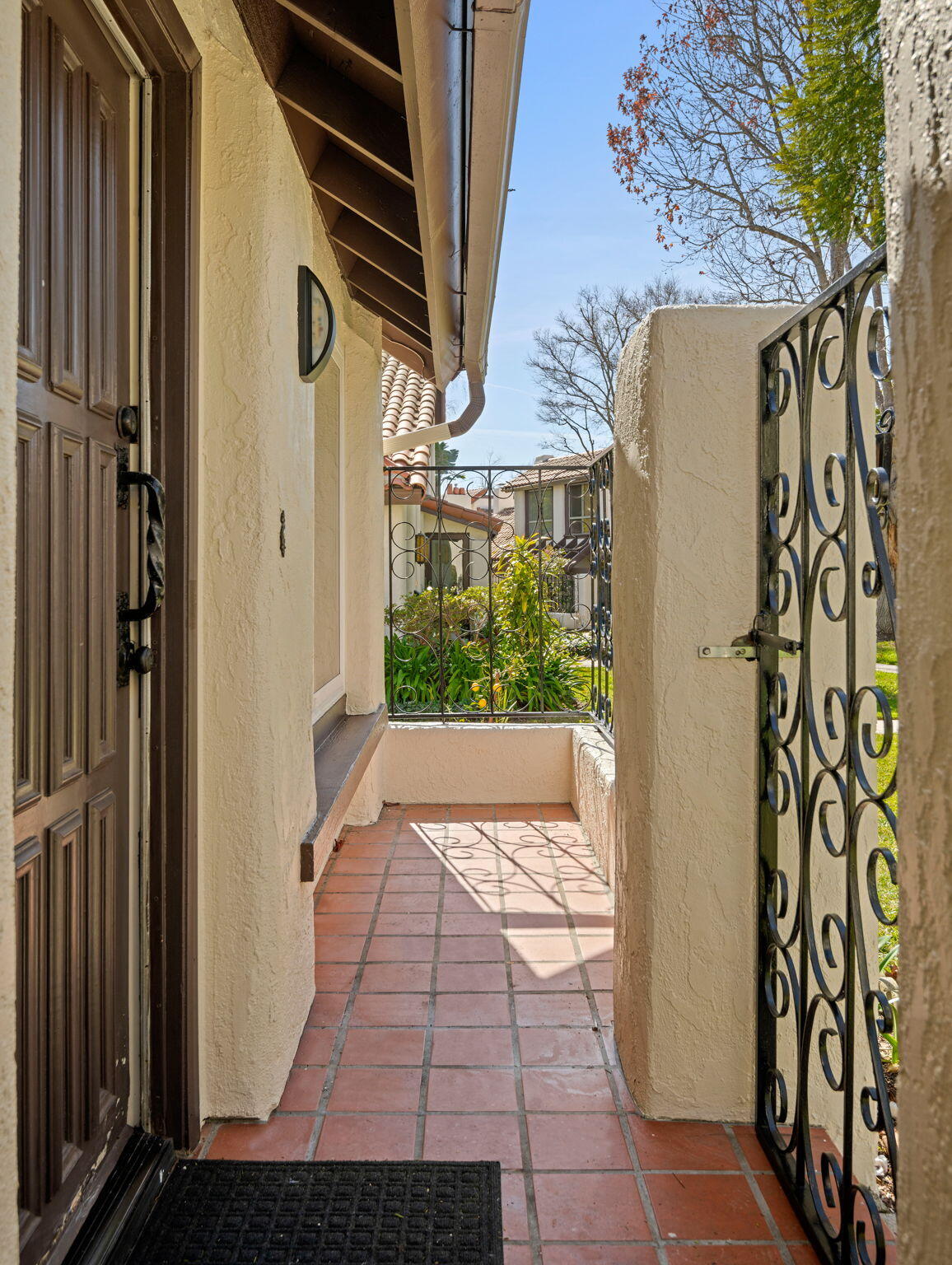 Santa Barbara, California 93105, United States, 3 Bedrooms Bedrooms, ,2 BathroomsBathrooms,Residential,Pending,2444