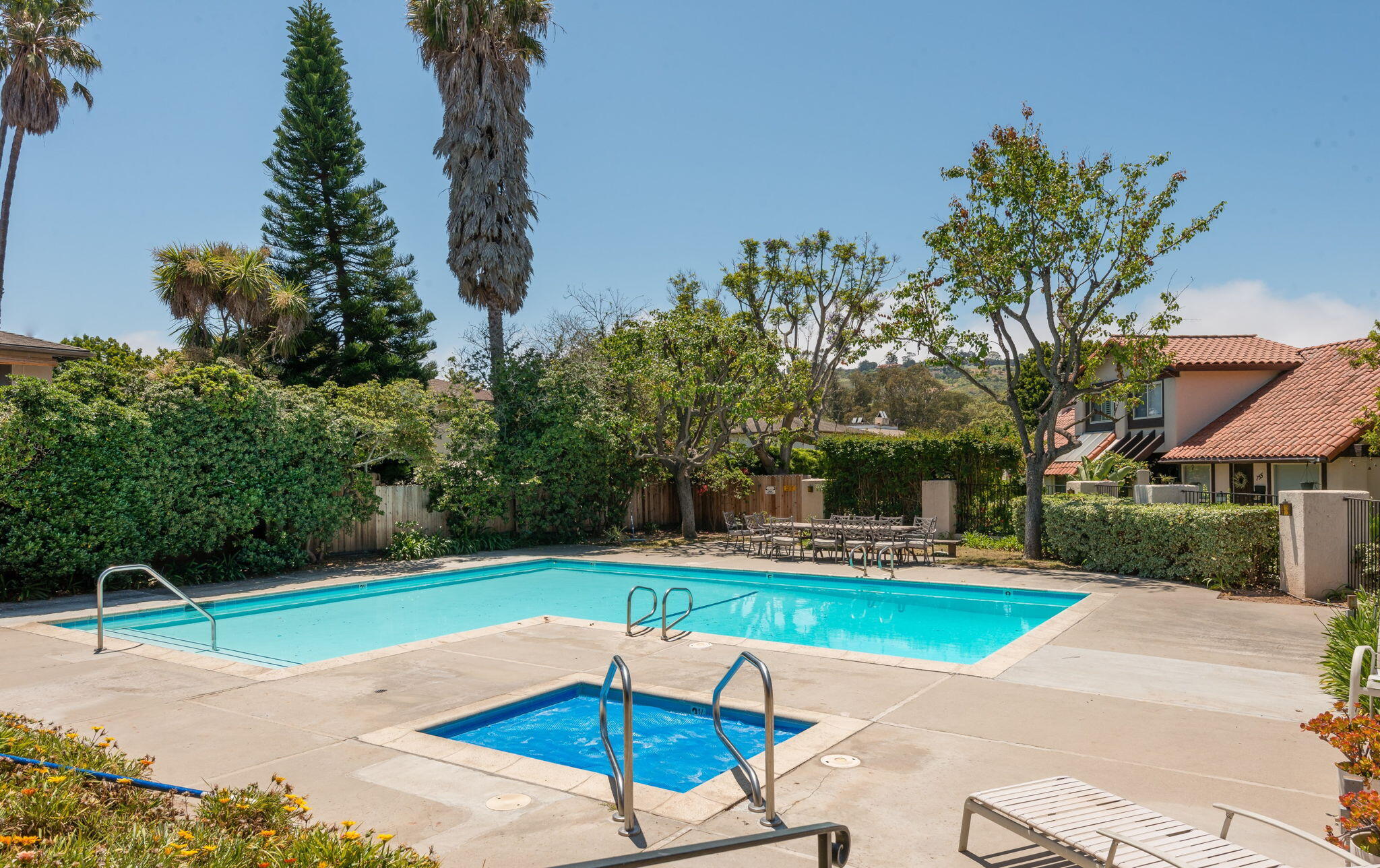 Santa Barbara, California 93105, United States, 3 Bedrooms Bedrooms, ,2 BathroomsBathrooms,Residential,Pending,2444