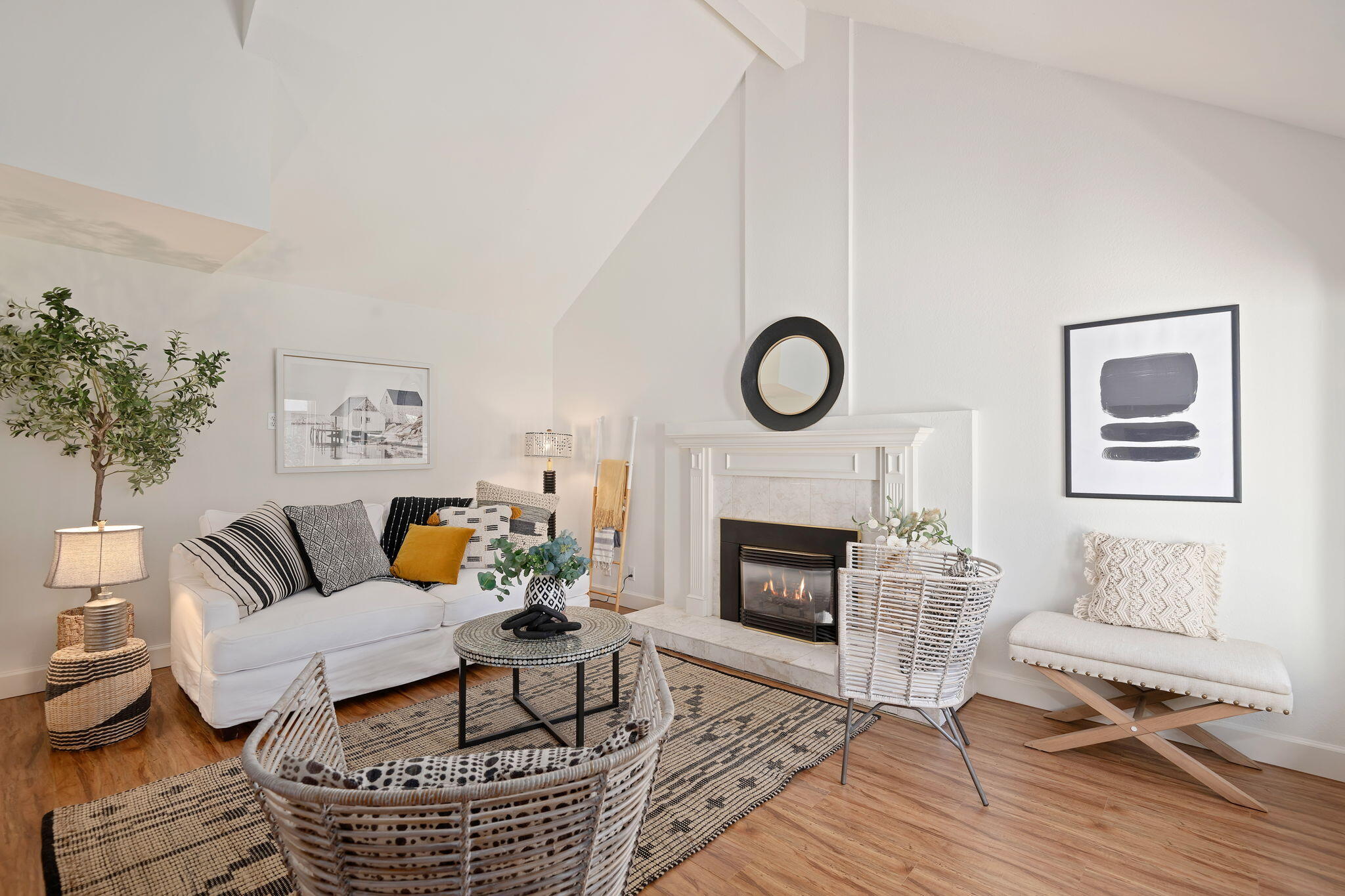 Santa Barbara, California 93105, United States, 3 Bedrooms Bedrooms, ,2 BathroomsBathrooms,Residential,Pending,2444