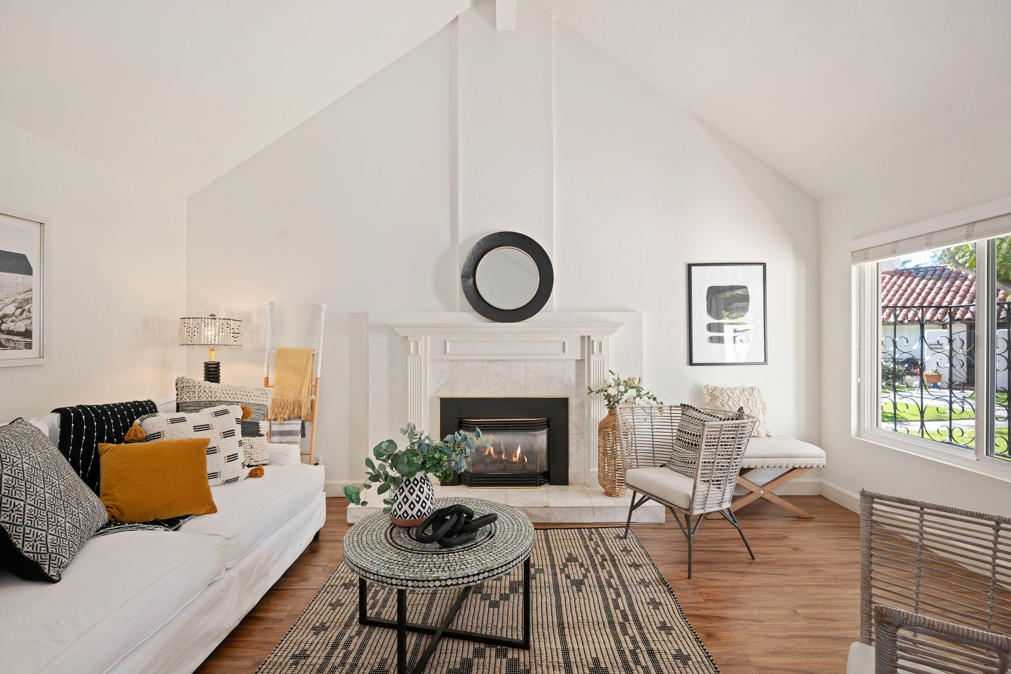 Santa Barbara, California 93105, United States, 3 Bedrooms Bedrooms, ,2 BathroomsBathrooms,Residential,Pending,2444