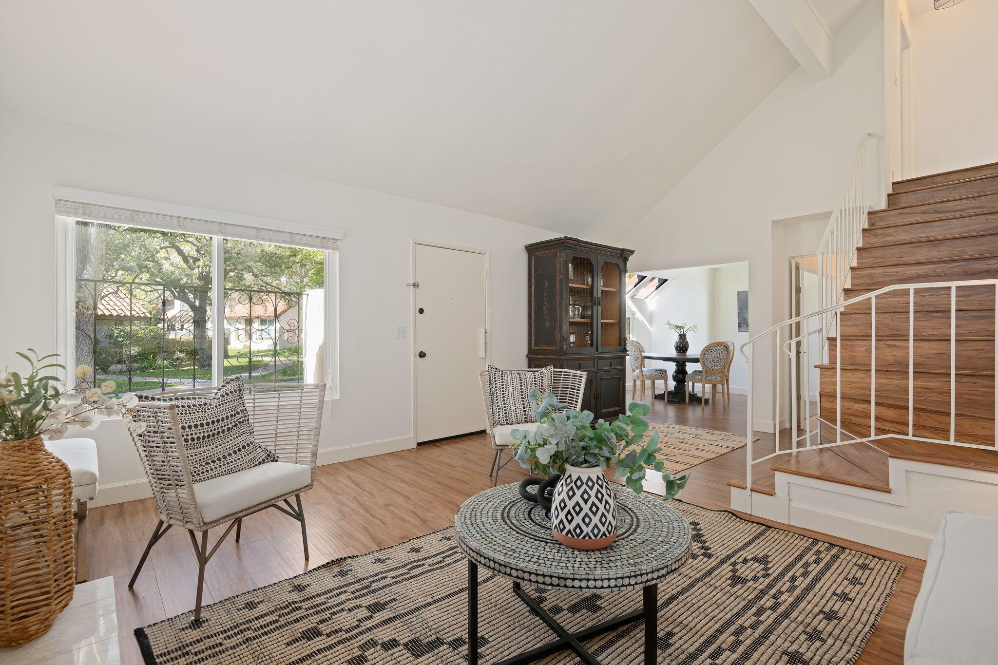 Santa Barbara, California 93105, United States, 3 Bedrooms Bedrooms, ,2 BathroomsBathrooms,Residential,Pending,2444