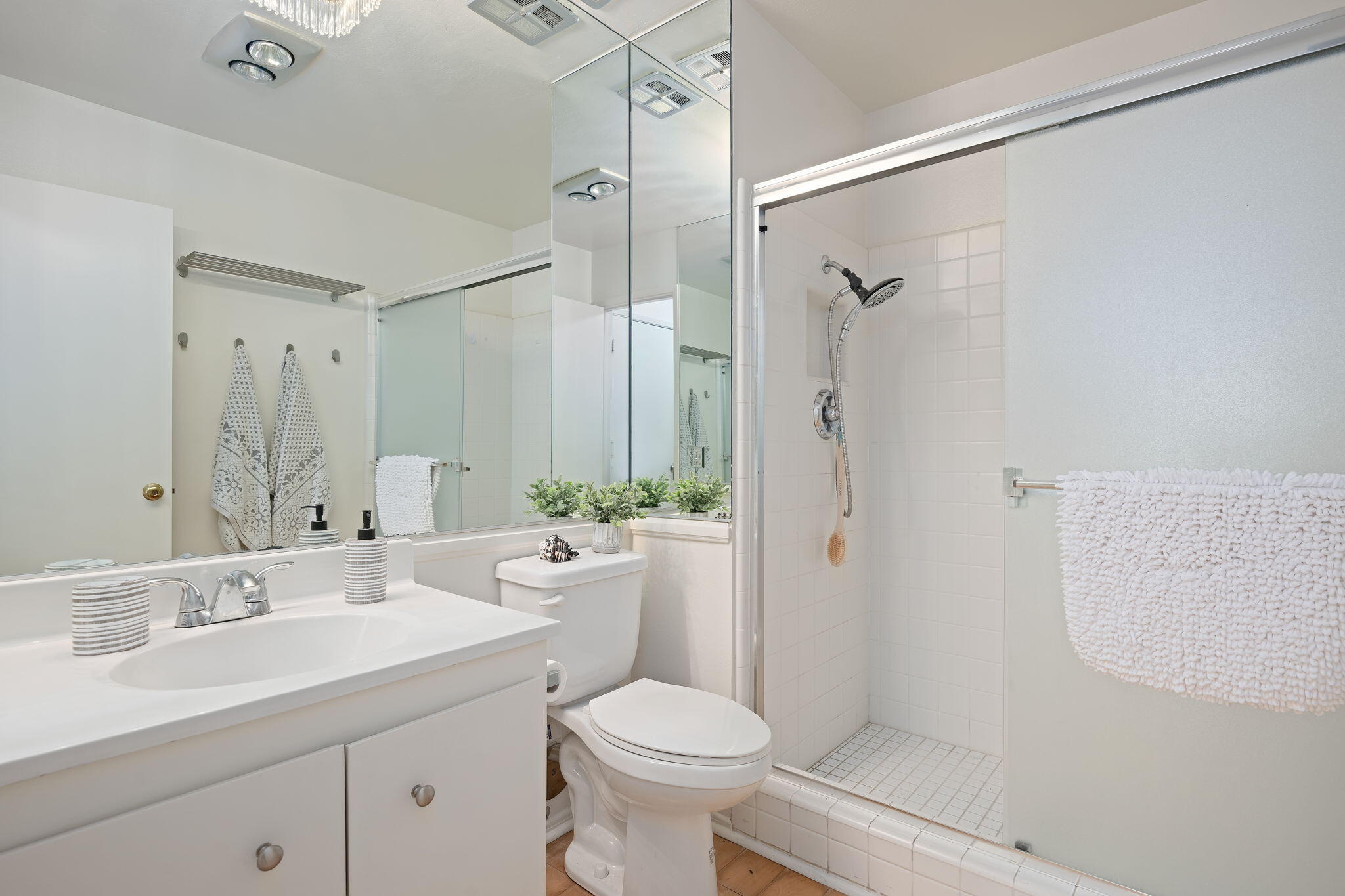 Santa Barbara, California 93105, United States, 3 Bedrooms Bedrooms, ,2 BathroomsBathrooms,Residential,Pending,2444