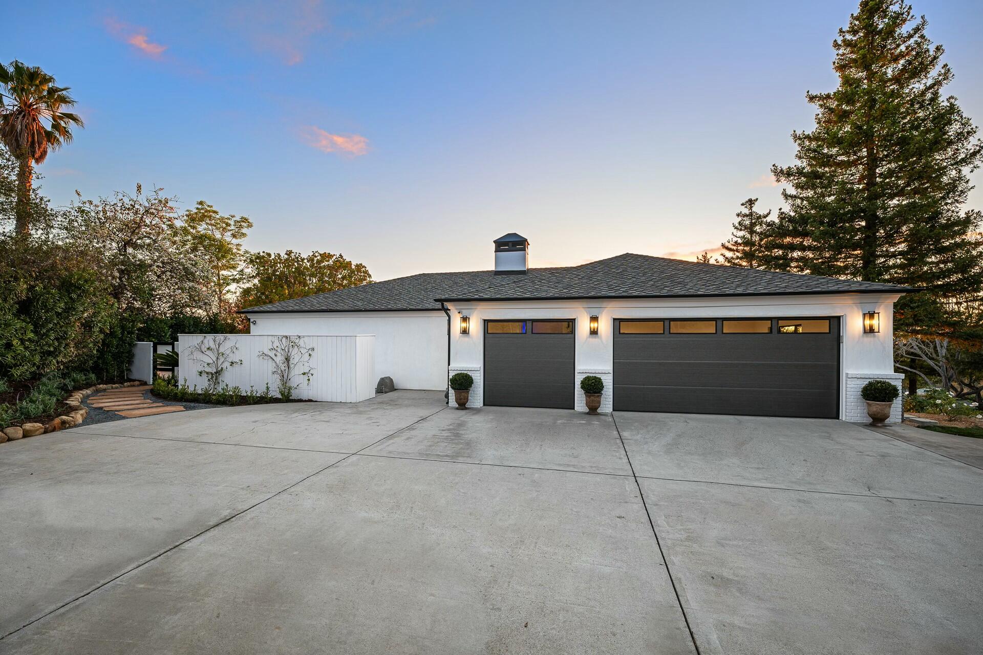 Santa Barbara, California 93111, United States, 4 Bedrooms Bedrooms, ,6 BathroomsBathrooms,Residential,Active,13009