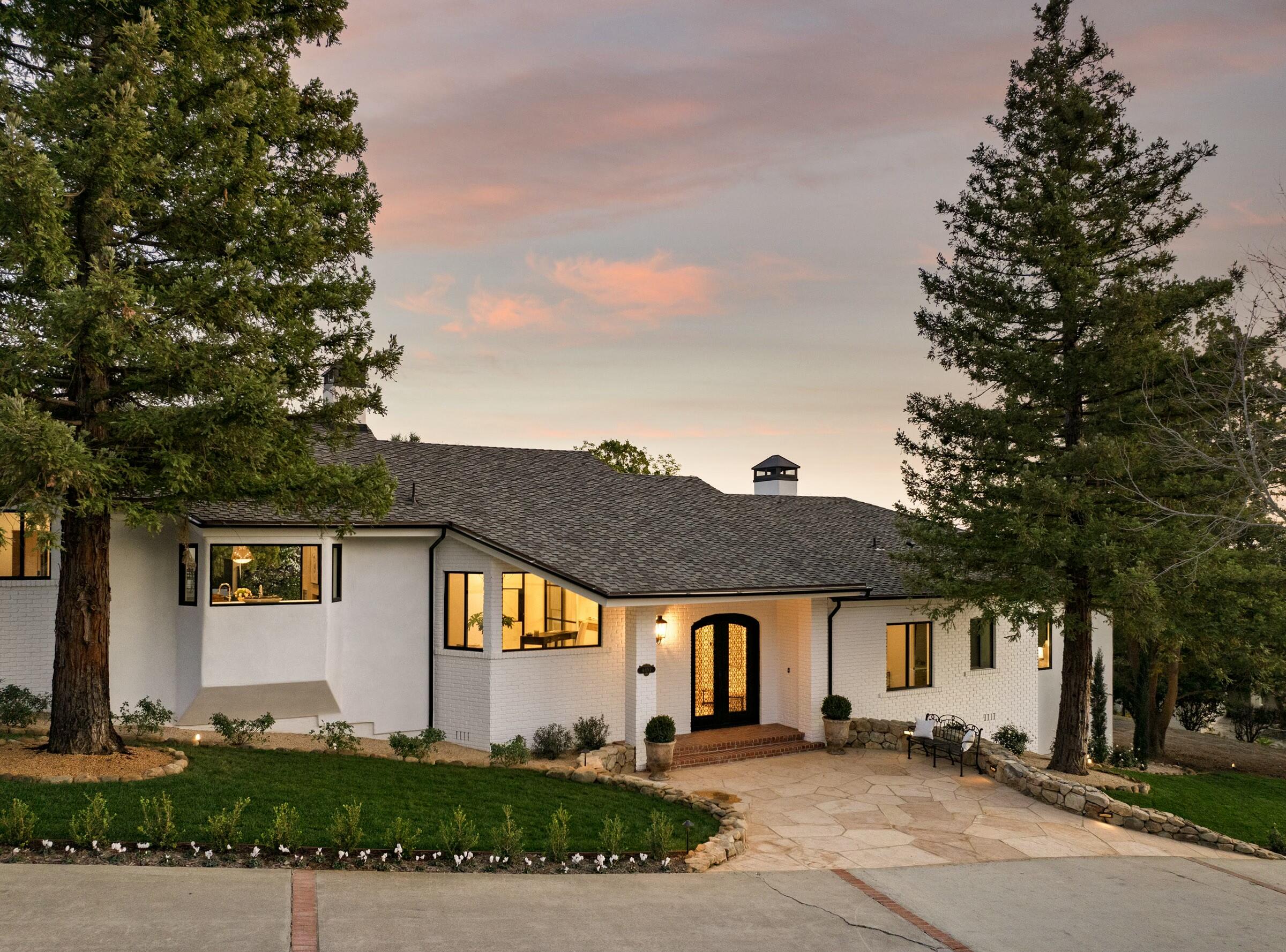 Santa Barbara, California 93111, United States, 4 Bedrooms Bedrooms, ,6 BathroomsBathrooms,Residential,Active,13009